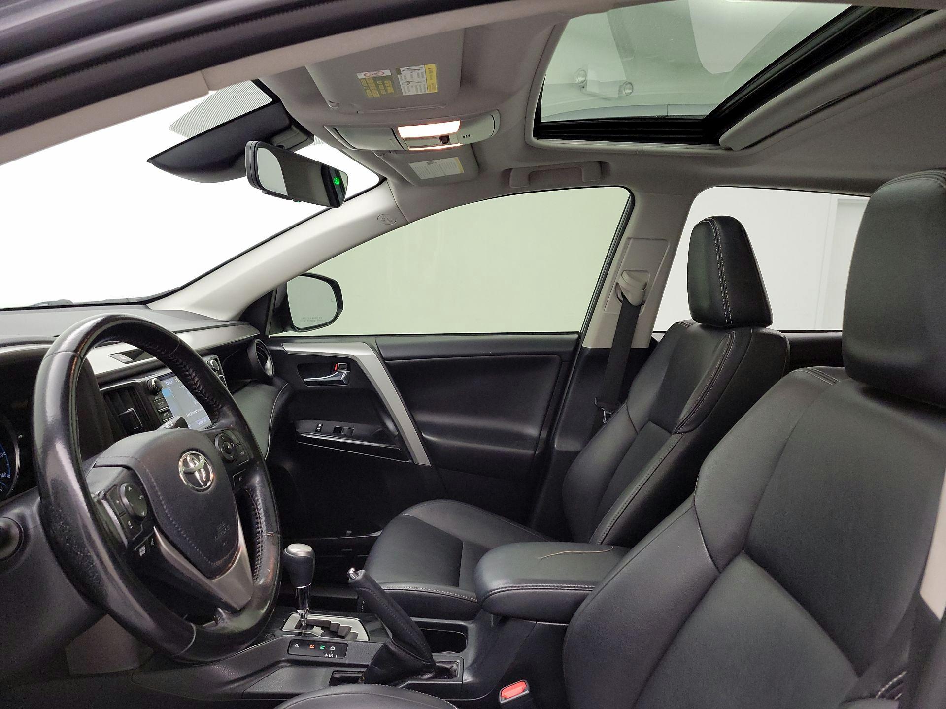 Thumbnail: 2018 Toyota RAV4 - 20