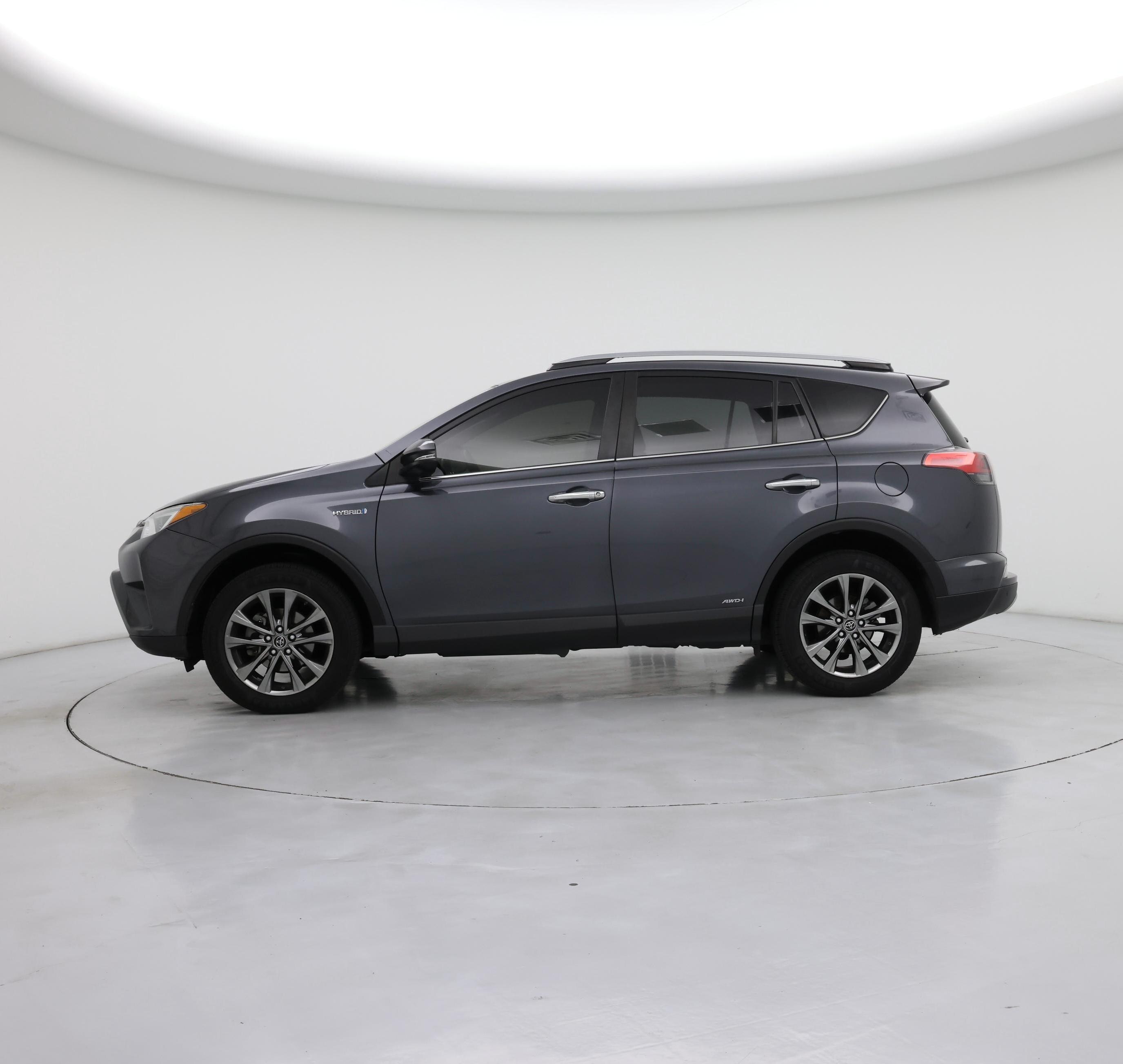 Thumbnail: 2018 Toyota RAV4 - 3