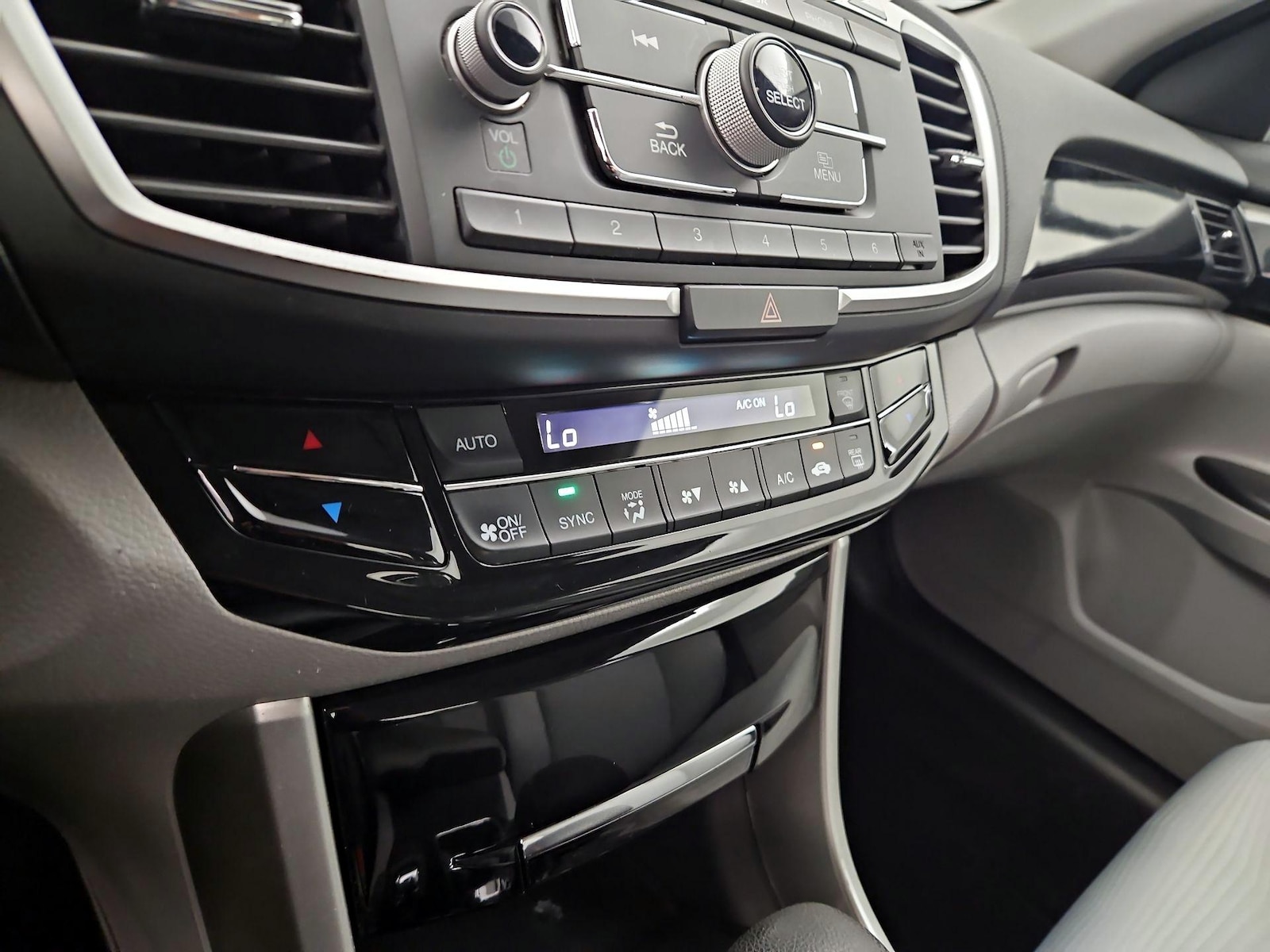 2016 Honda Accord LX - Photo 17