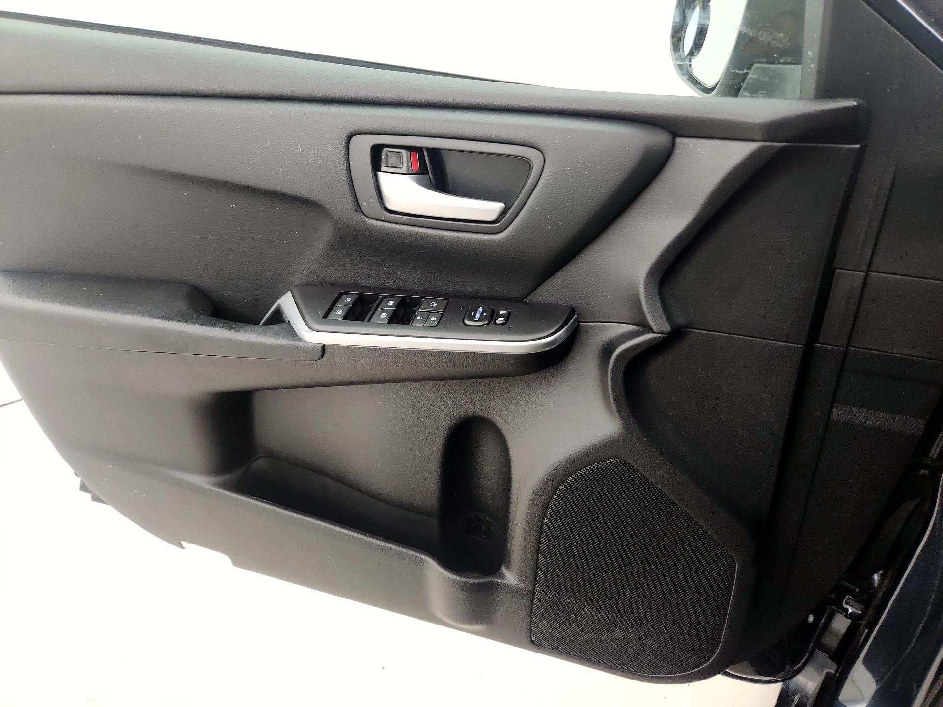 Thumbnail: 2015 Toyota Camry - 12
