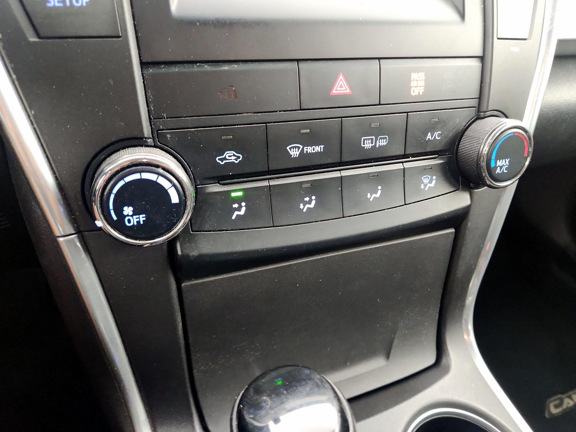 Thumbnail: 2015 Toyota Camry - 16