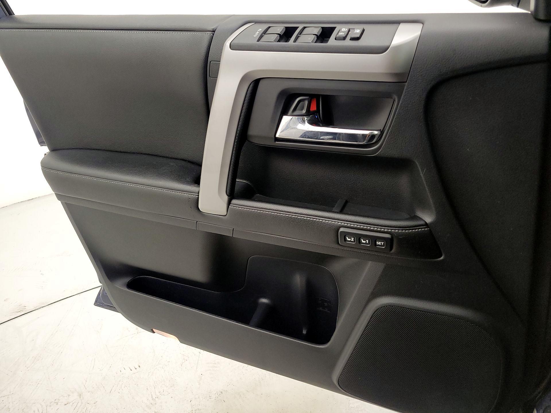 Thumbnail: 2014 Toyota 4Runner - 12