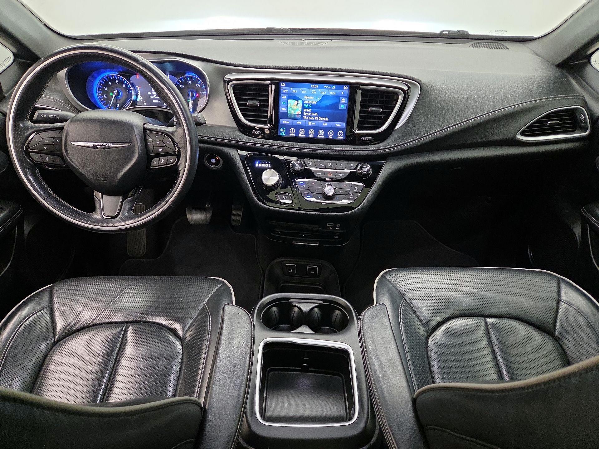 Thumbnail: 2018 Chrysler Pacifica - 9