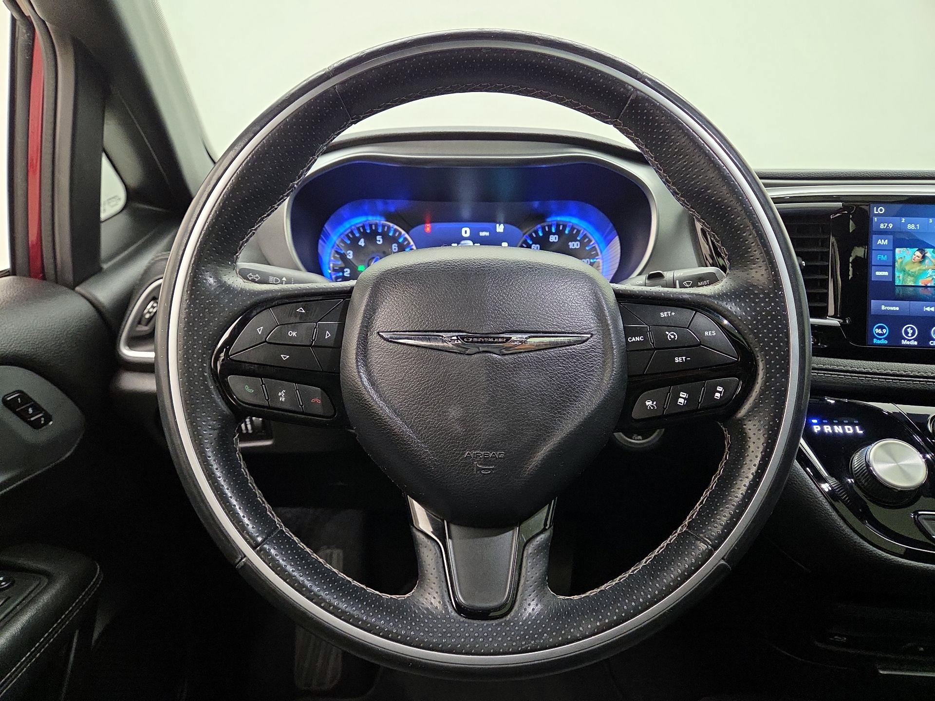 Thumbnail: 2018 Chrysler Pacifica - 10