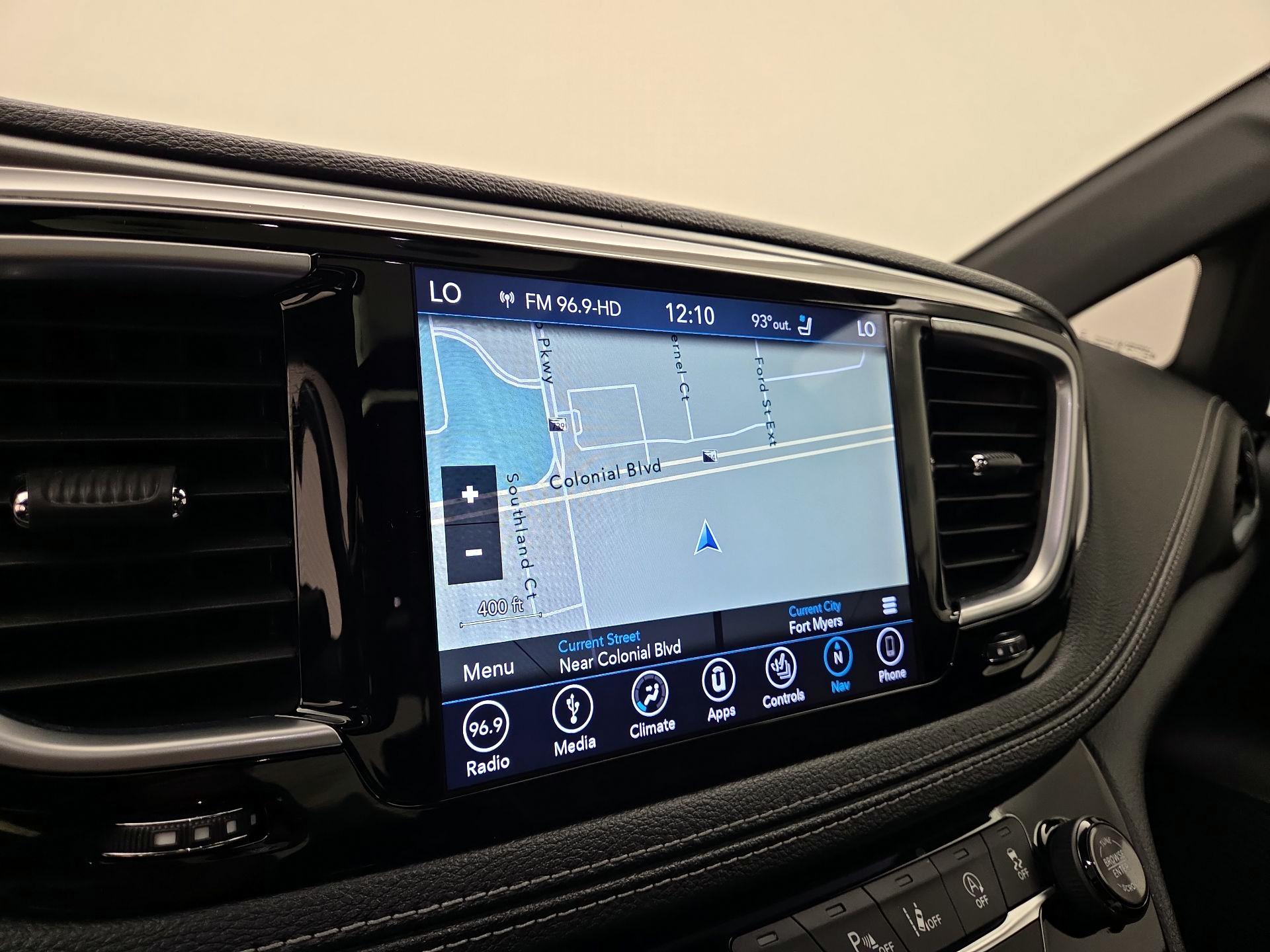 Thumbnail: 2018 Chrysler Pacifica - 14