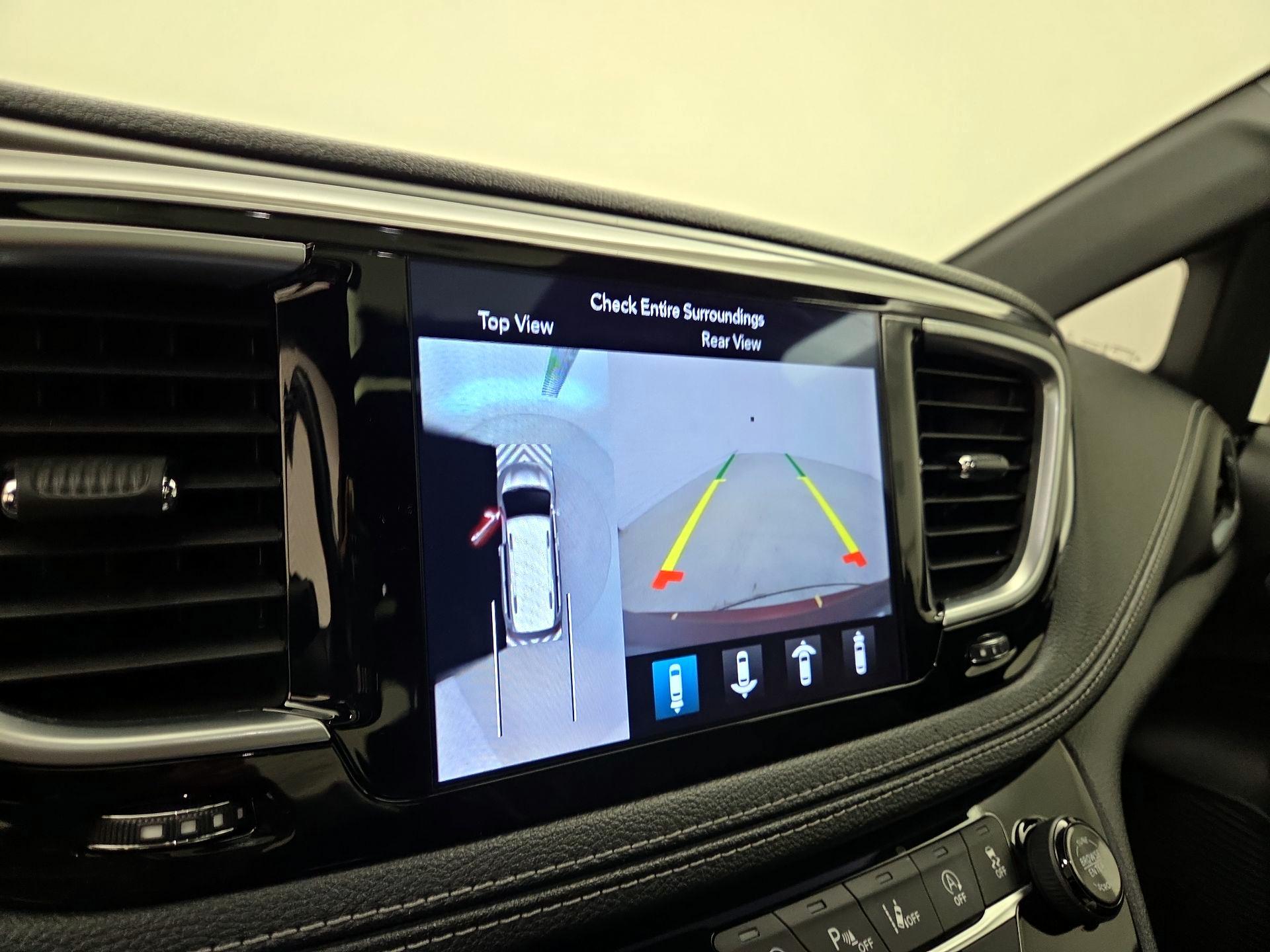 Thumbnail: 2018 Chrysler Pacifica - 15