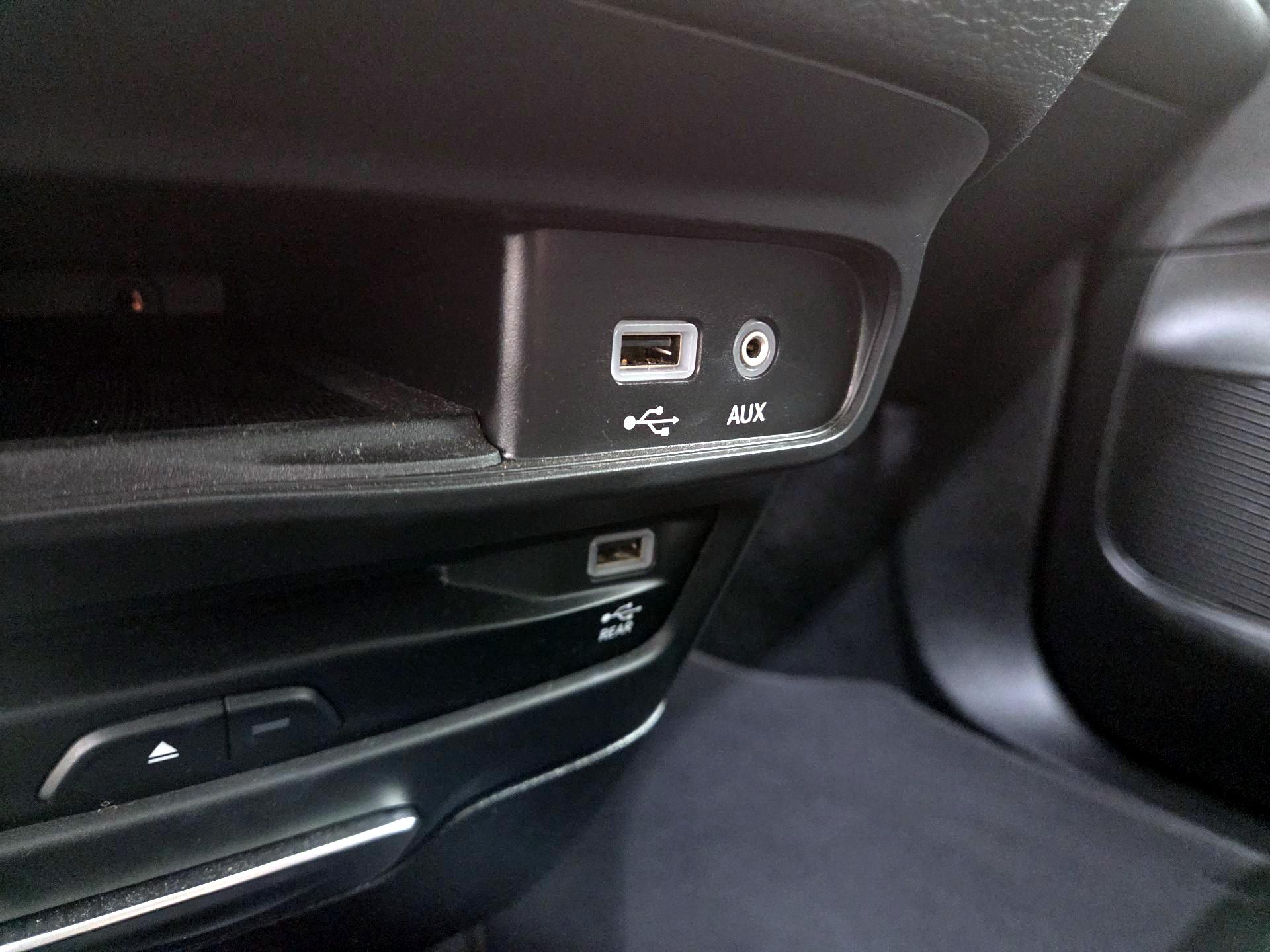 Thumbnail: 2018 Chrysler Pacifica - 19