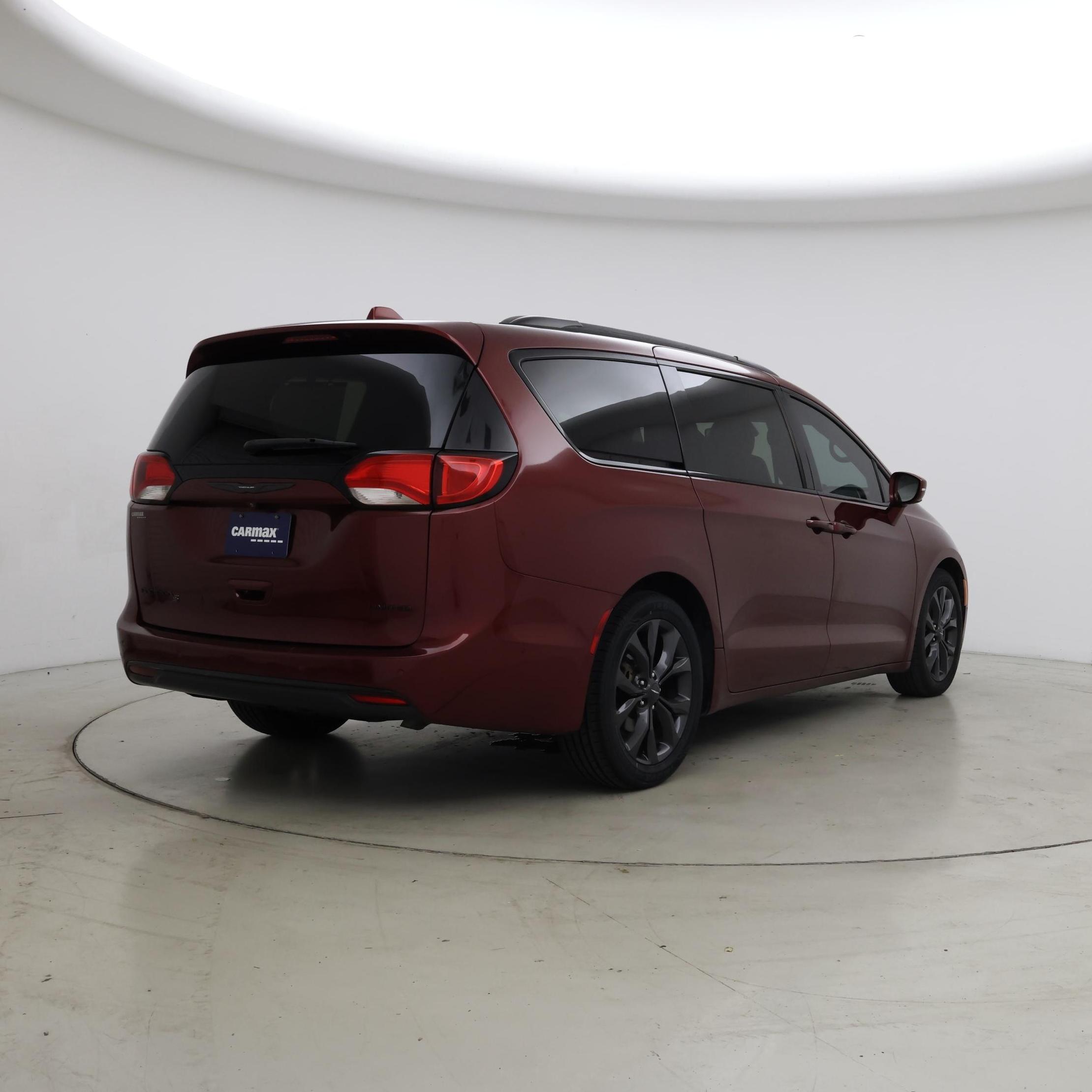 Thumbnail: 2018 Chrysler Pacifica - 8