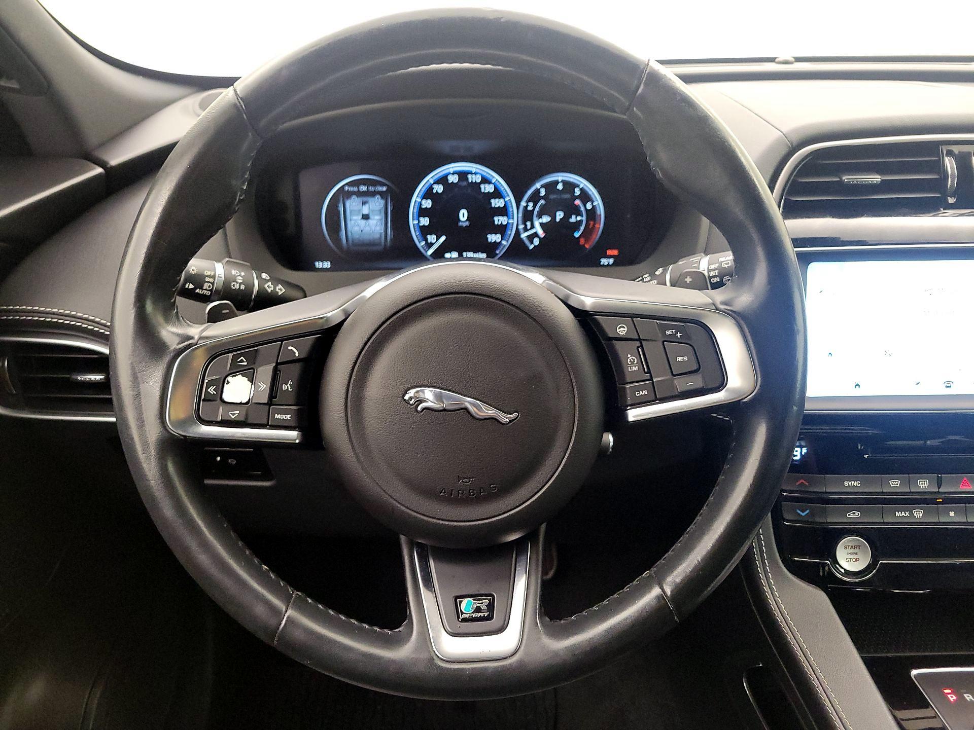 Thumbnail: 2017 Jaguar F-Pace - 10