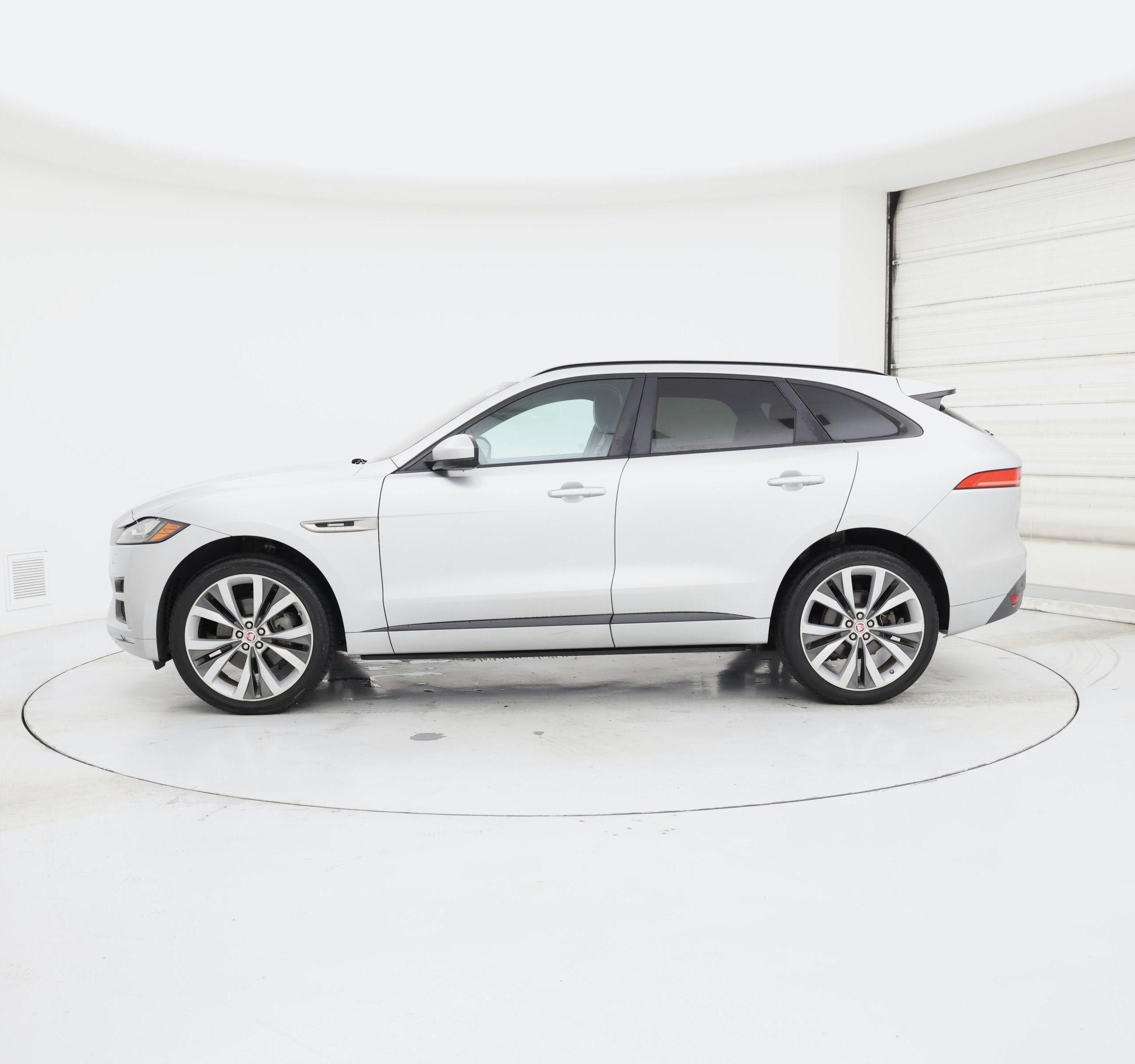 Thumbnail: 2017 Jaguar F-Pace - 3
