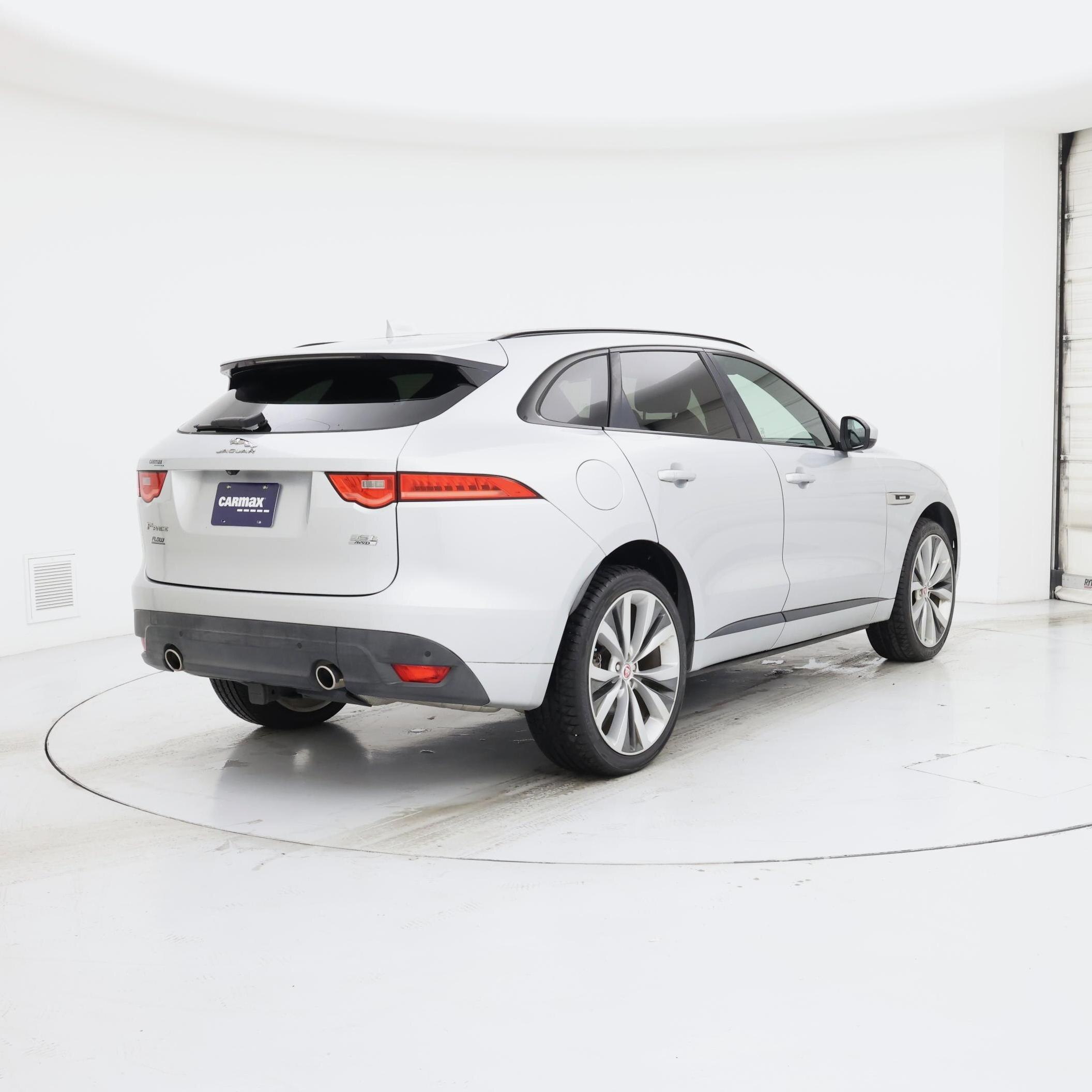 Thumbnail: 2017 Jaguar F-Pace - 8