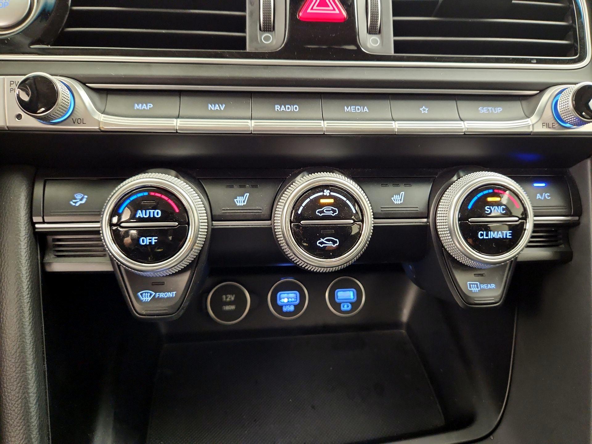 Thumbnail: 2022 Genesis G70 - 17