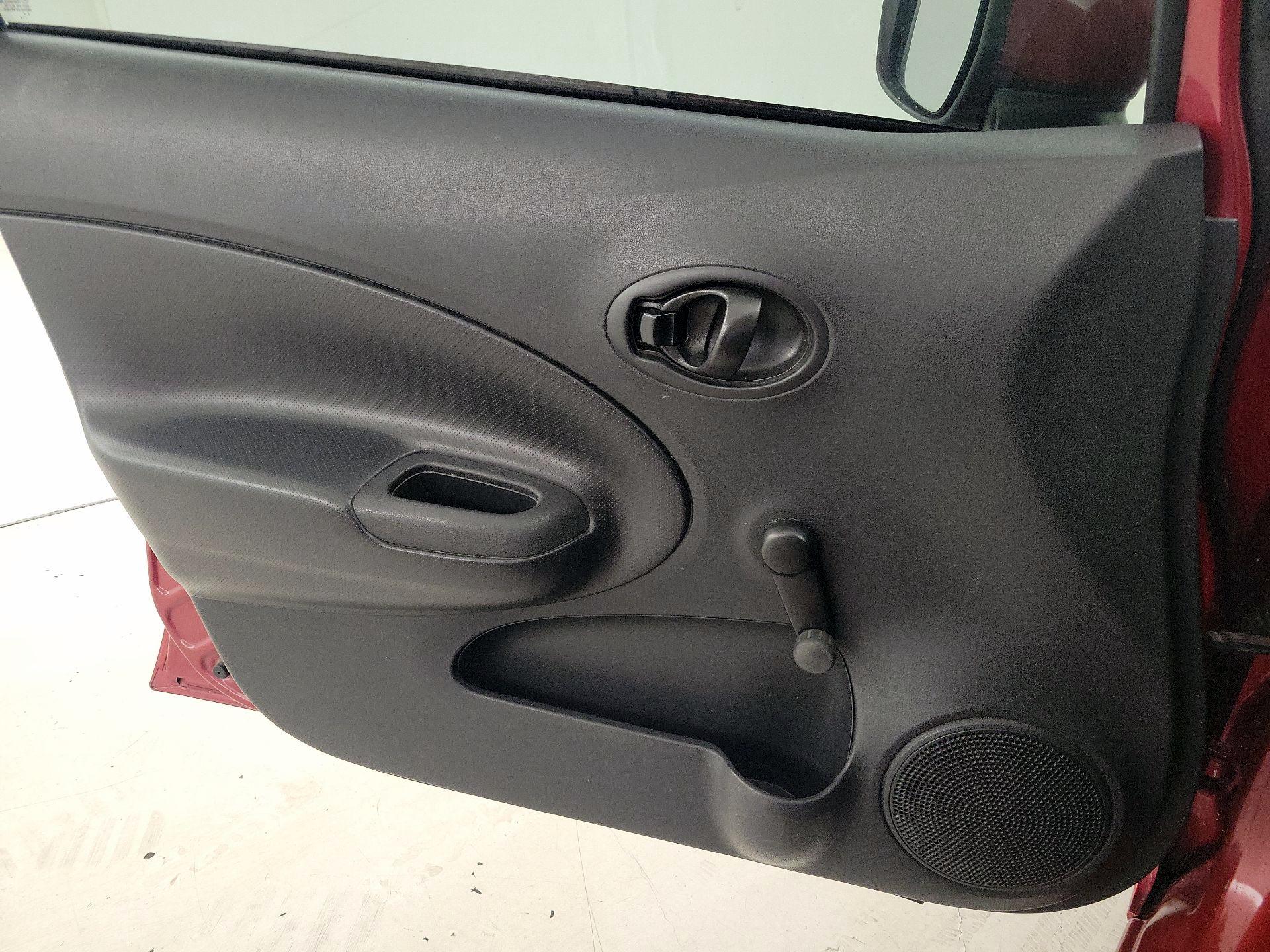 Thumbnail: 2015 Nissan Versa Note - 12