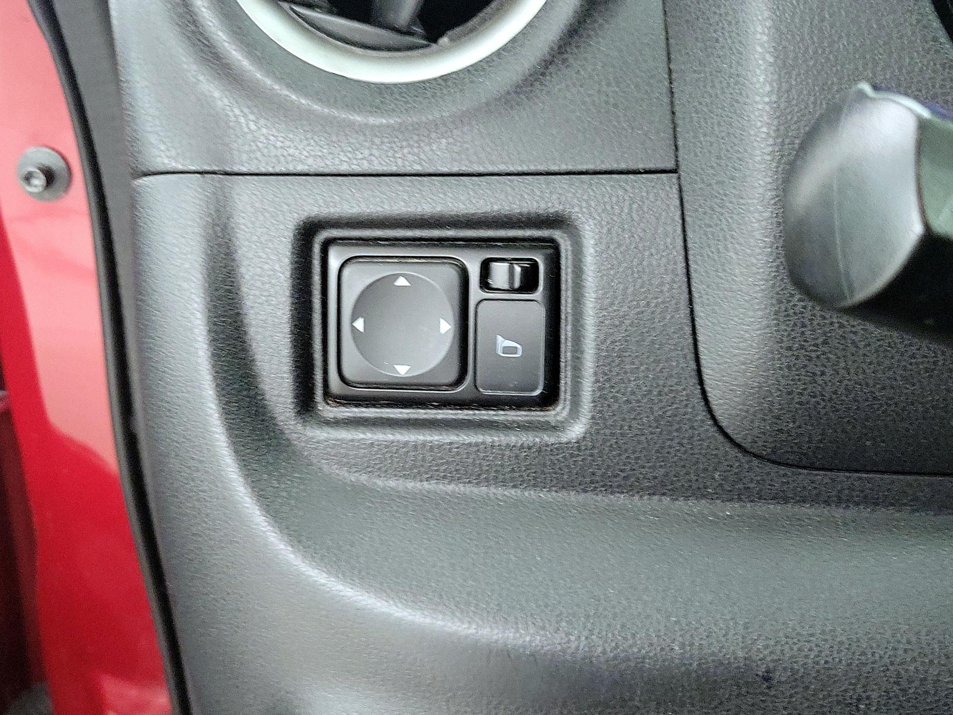 Thumbnail: 2015 Nissan Versa Note - 13