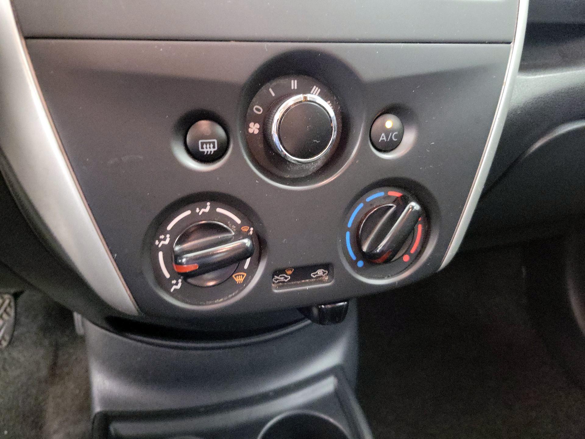 Thumbnail: 2015 Nissan Versa Note - 15