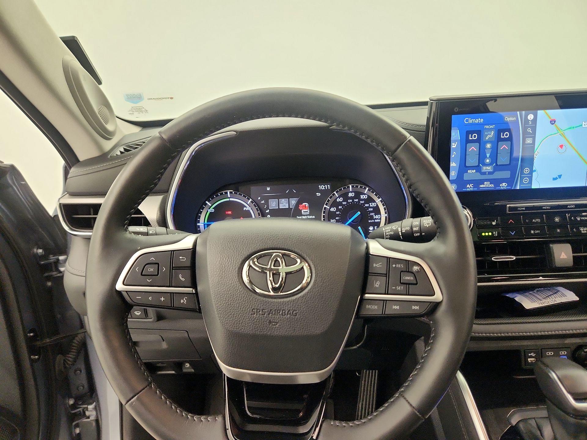 Thumbnail: 2022 Toyota Highlander - 10