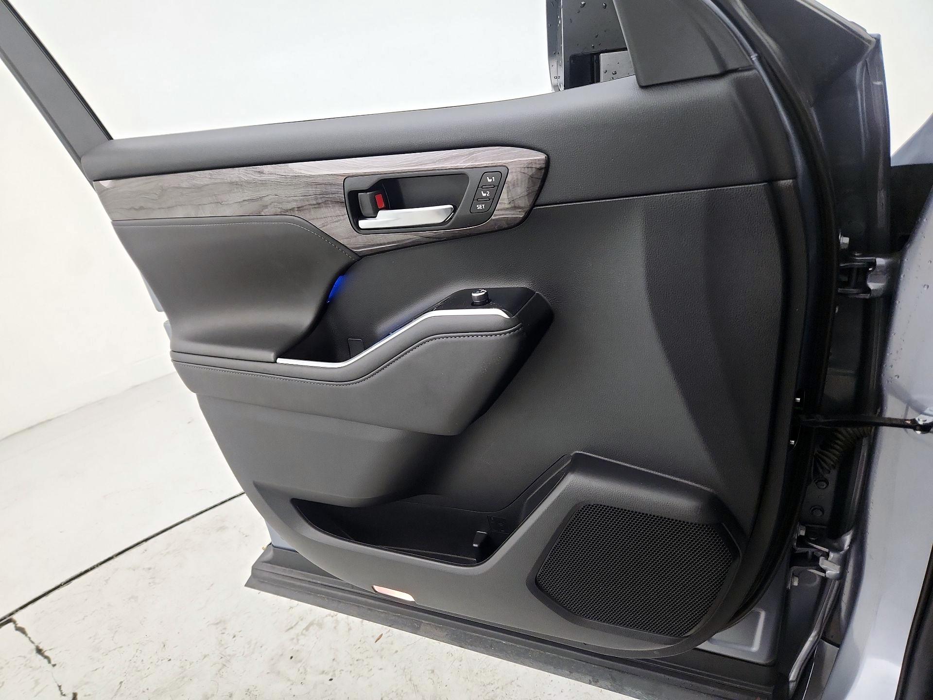 Thumbnail: 2022 Toyota Highlander - 12