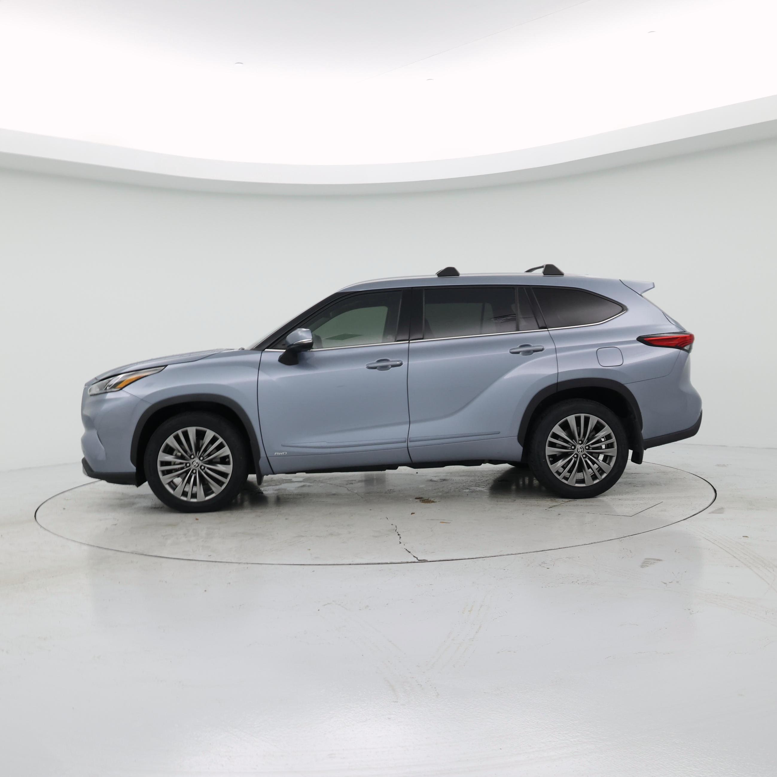 Thumbnail: 2022 Toyota Highlander - 3