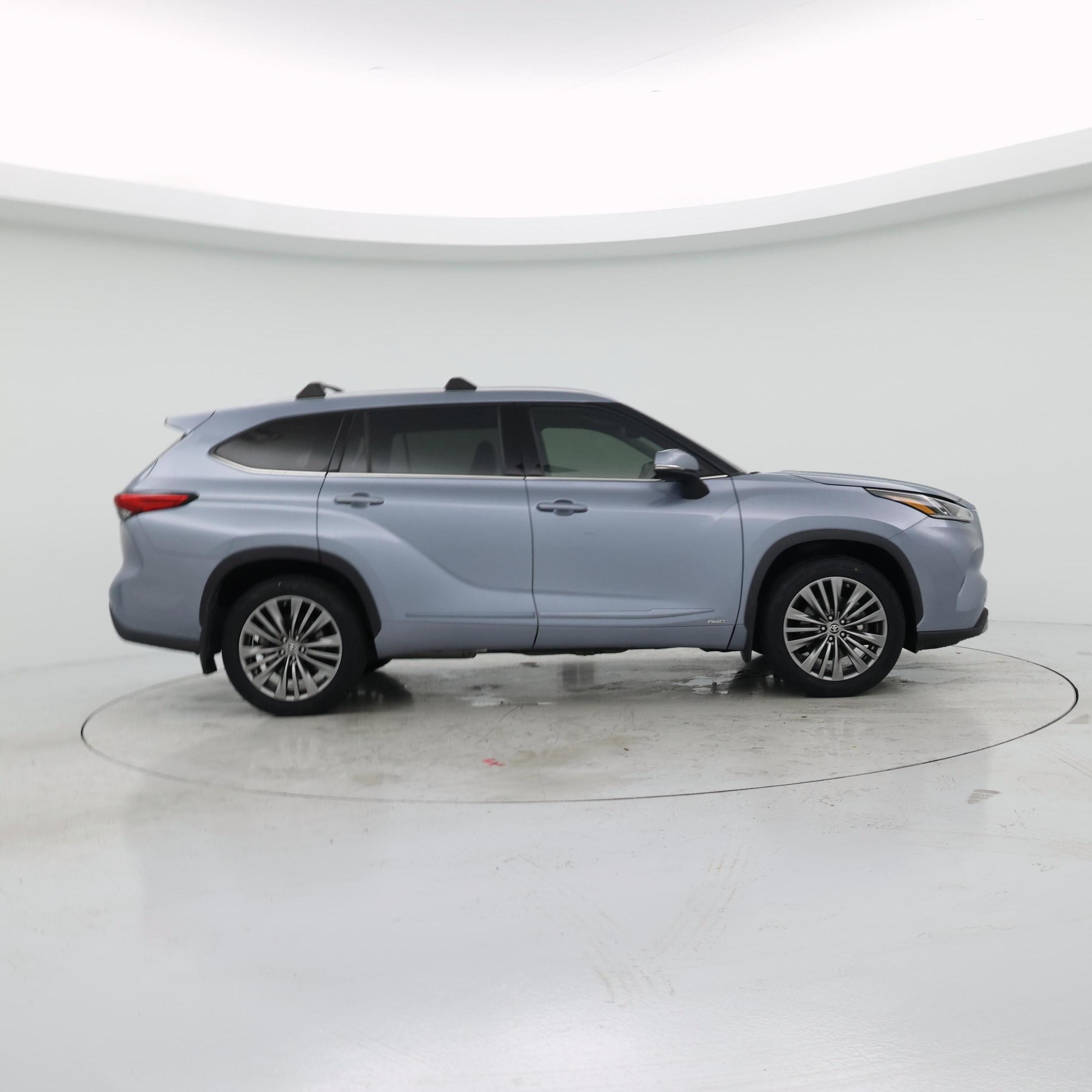 Thumbnail: 2022 Toyota Highlander - 7