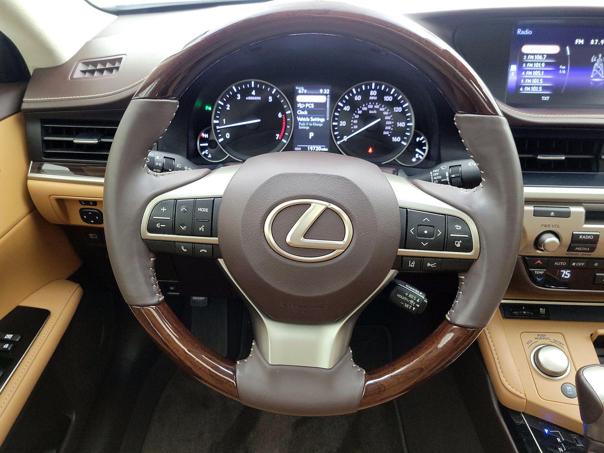 Thumbnail: 2018 Lexus ES - 10