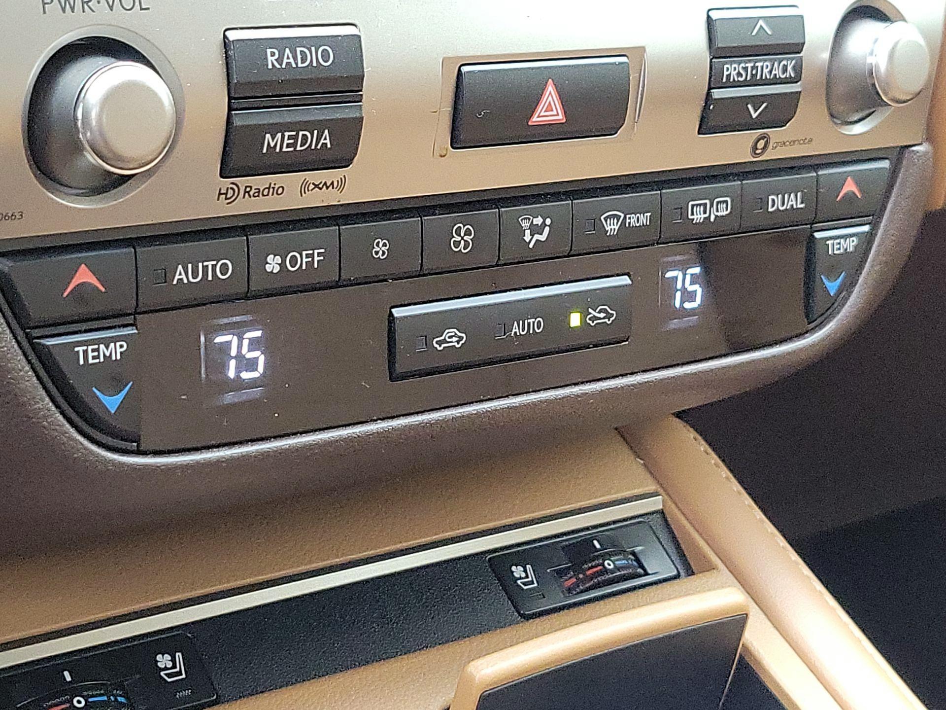 Thumbnail: 2018 Lexus ES - 16