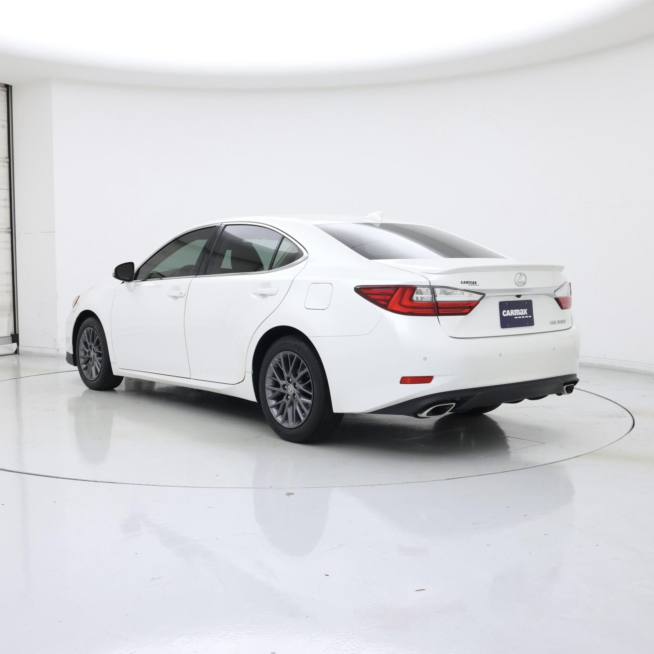 Thumbnail: 2018 Lexus ES - 2