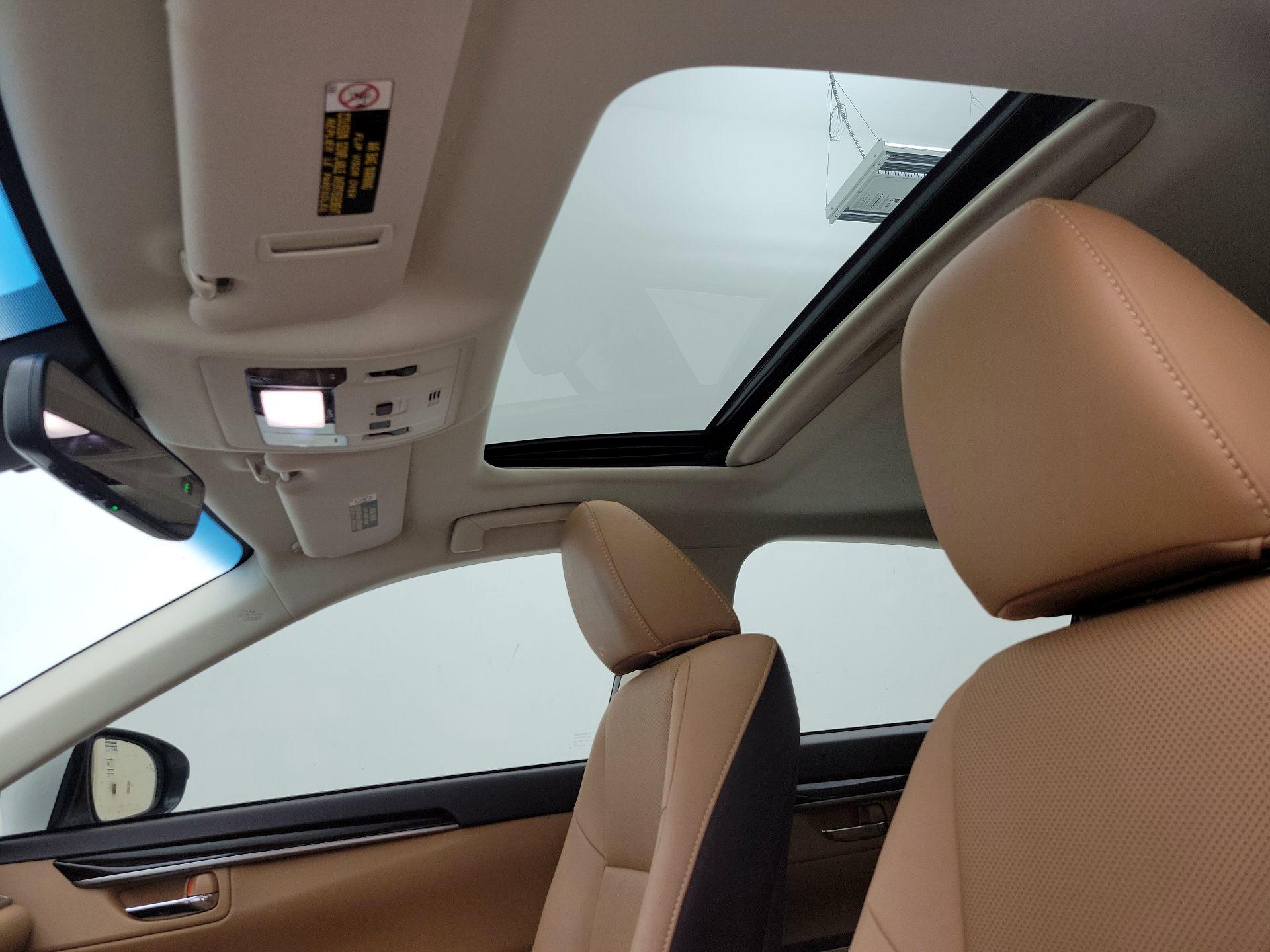 Thumbnail: 2018 Lexus ES - 19