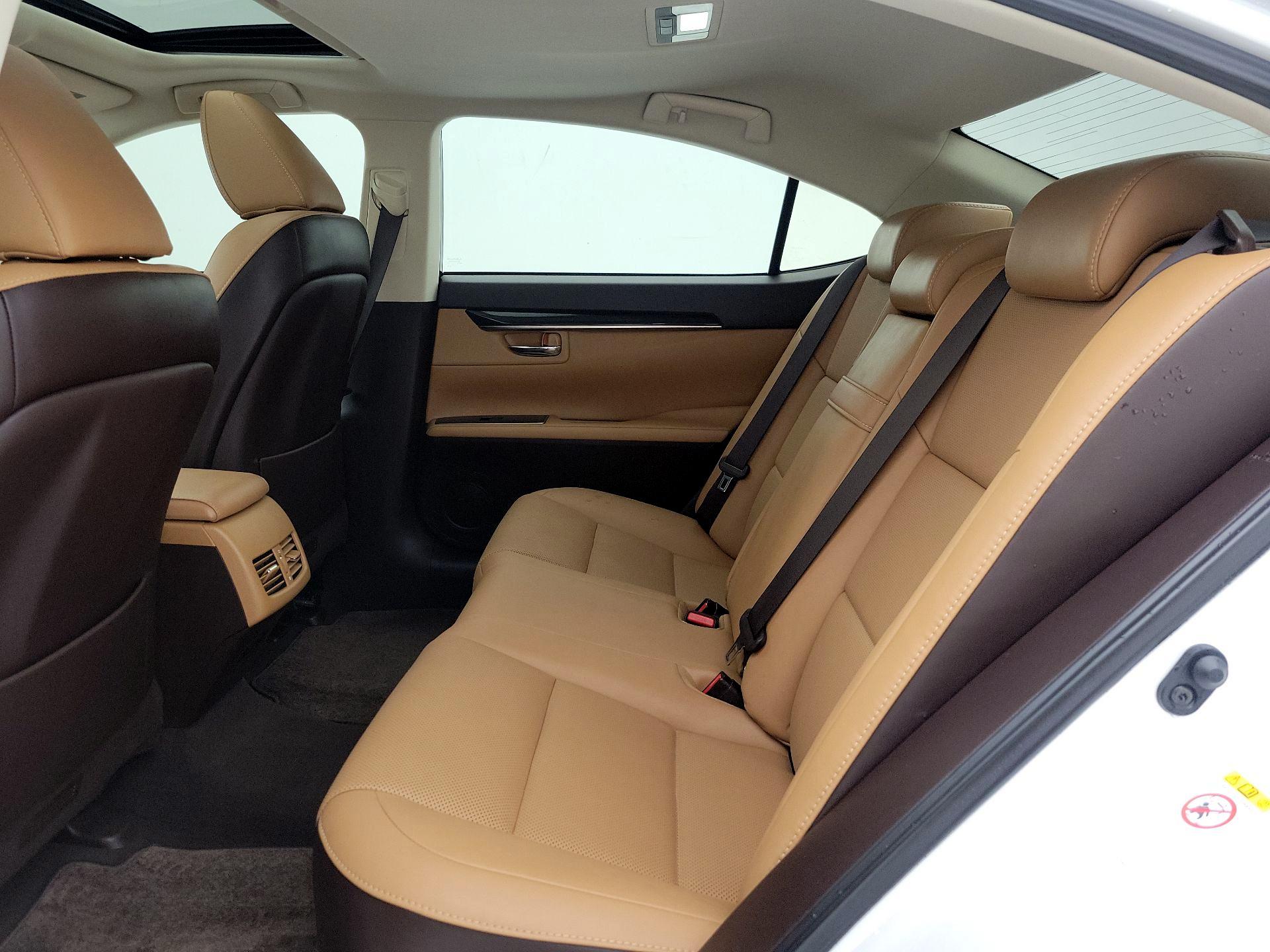 Thumbnail: 2018 Lexus ES - 20