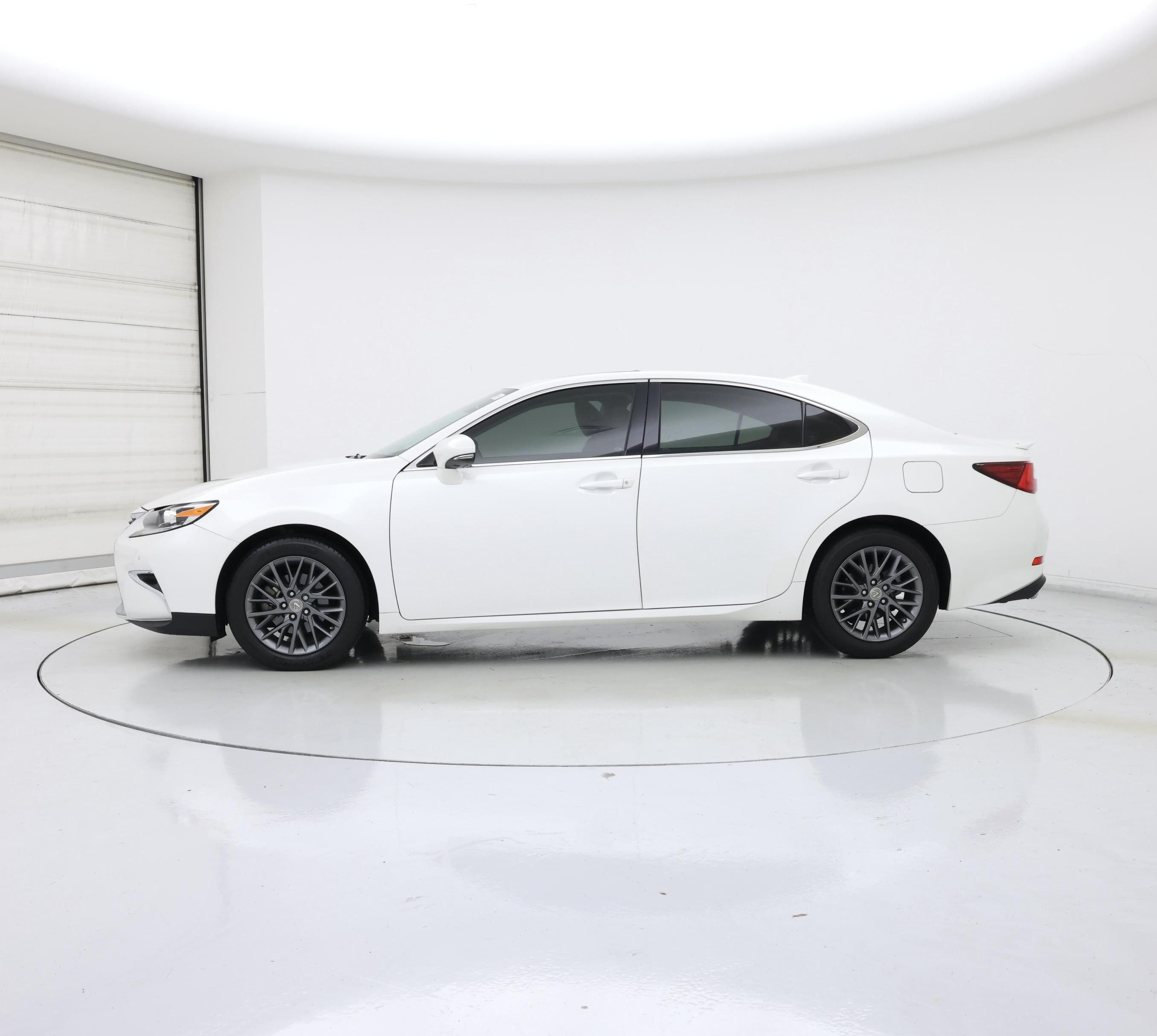 Thumbnail: 2018 Lexus ES - 3