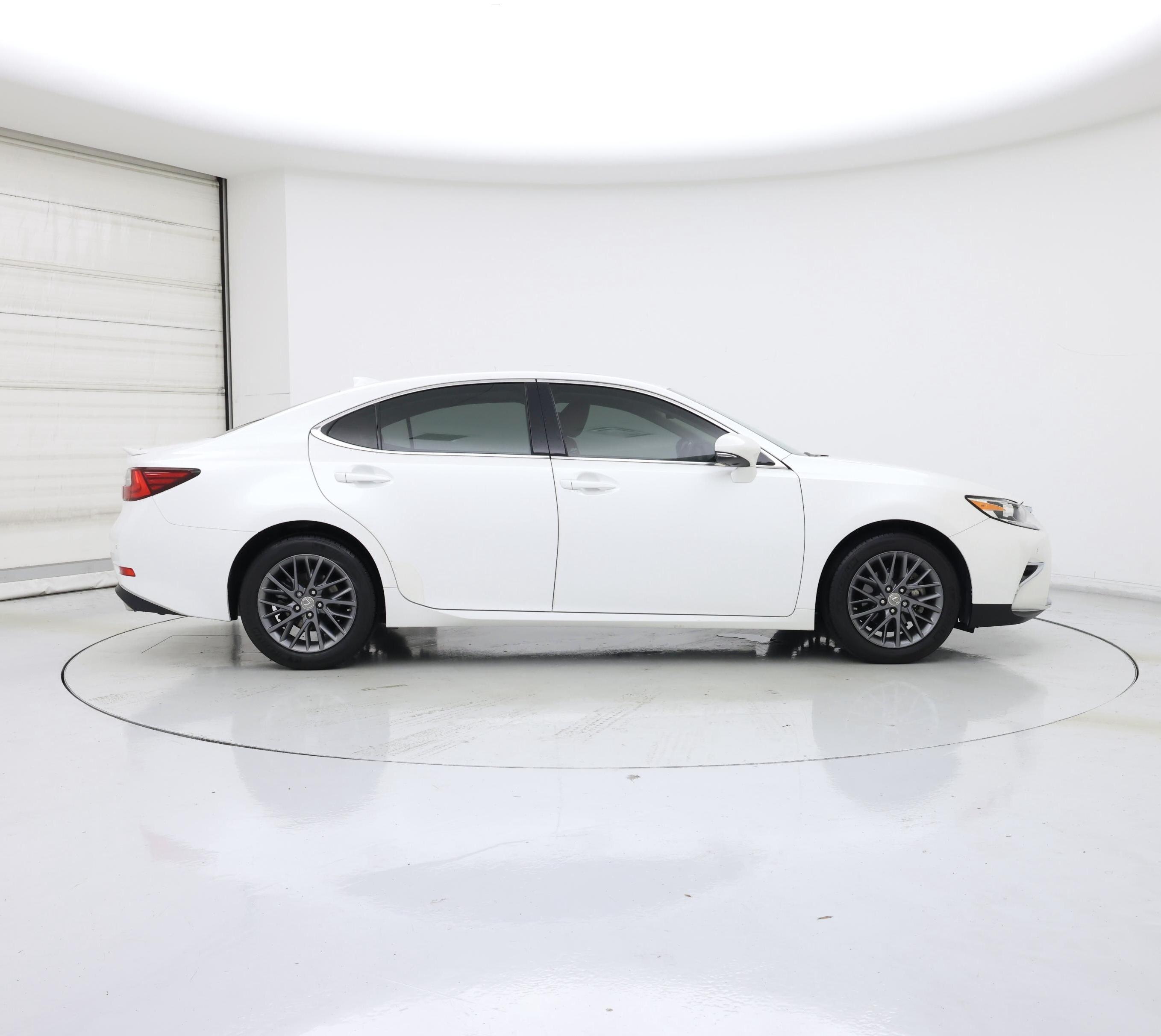 Thumbnail: 2018 Lexus ES - 7