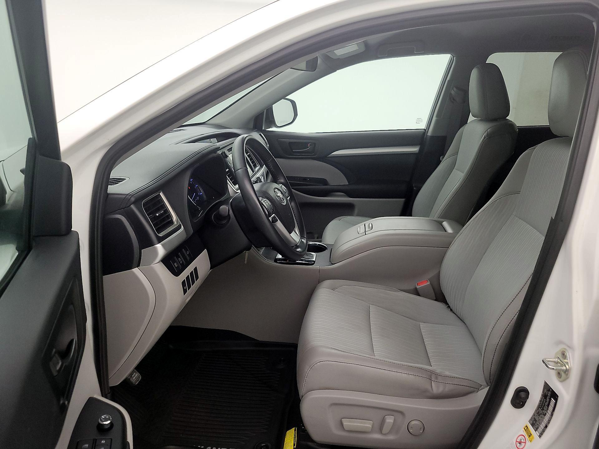 Thumbnail: 2019 Toyota Highlander - 11
