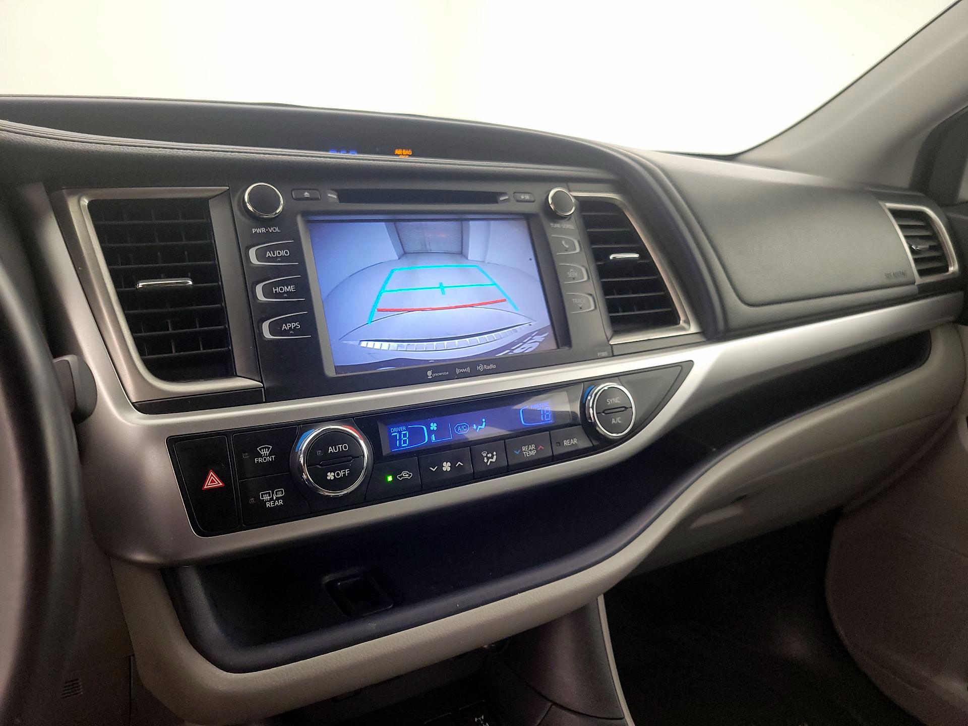 Thumbnail: 2019 Toyota Highlander - 14