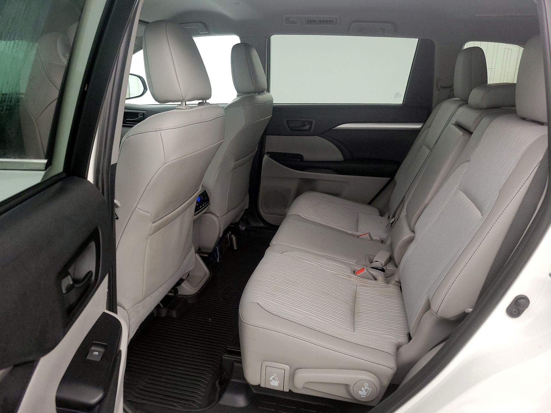 Thumbnail: 2019 Toyota Highlander - 19
