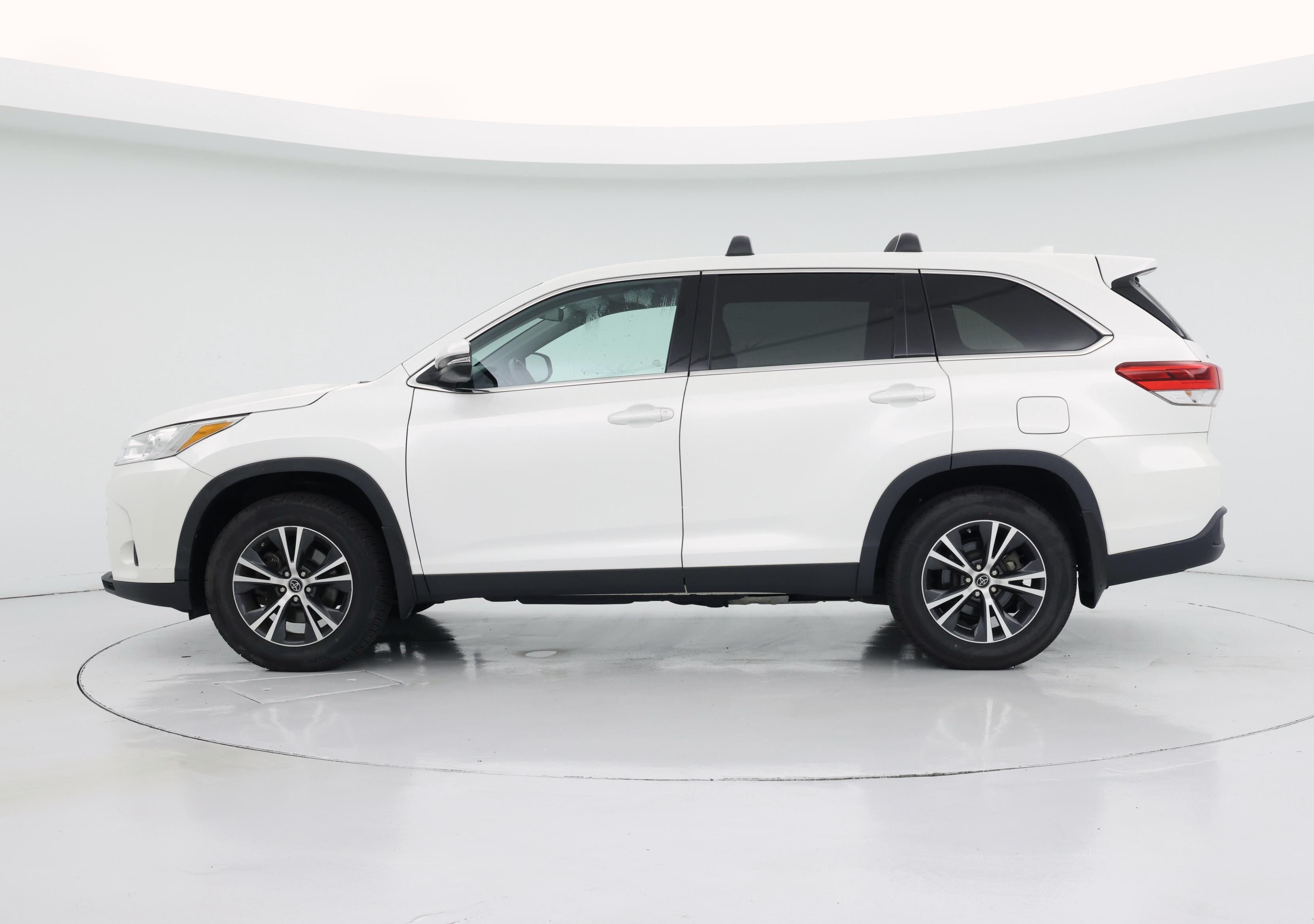 Thumbnail: 2019 Toyota Highlander - 3