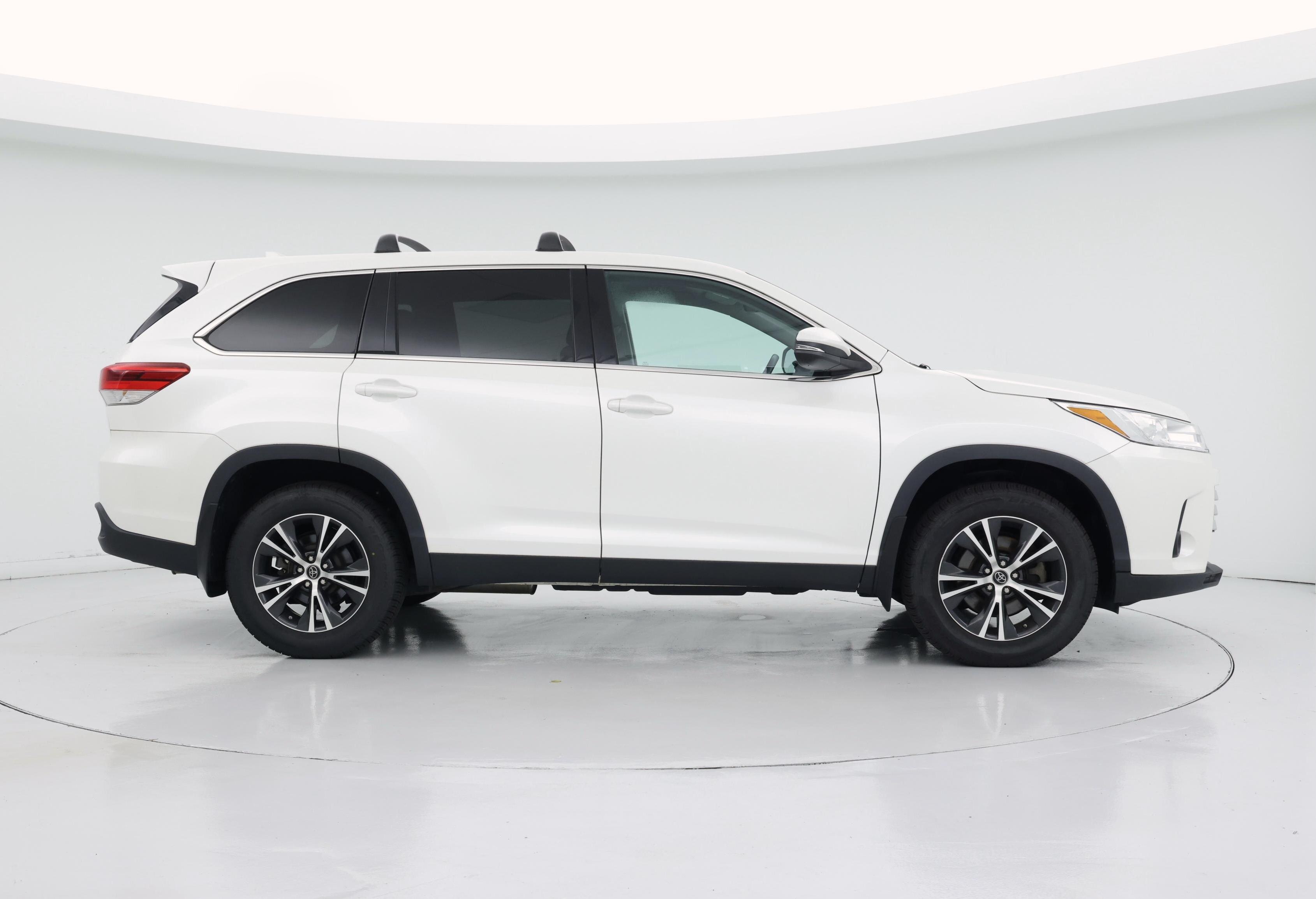 Thumbnail: 2019 Toyota Highlander - 7