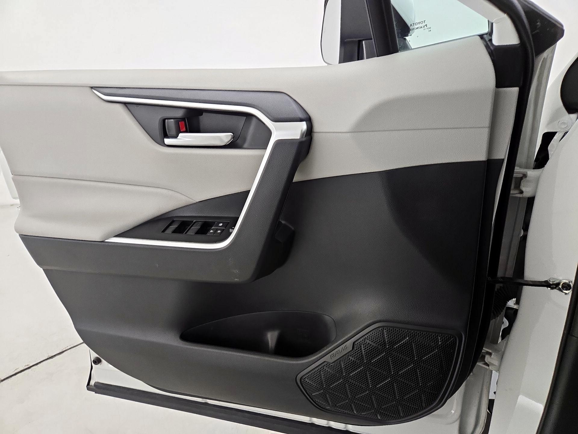 Thumbnail: 2019 Toyota RAV4 - 12