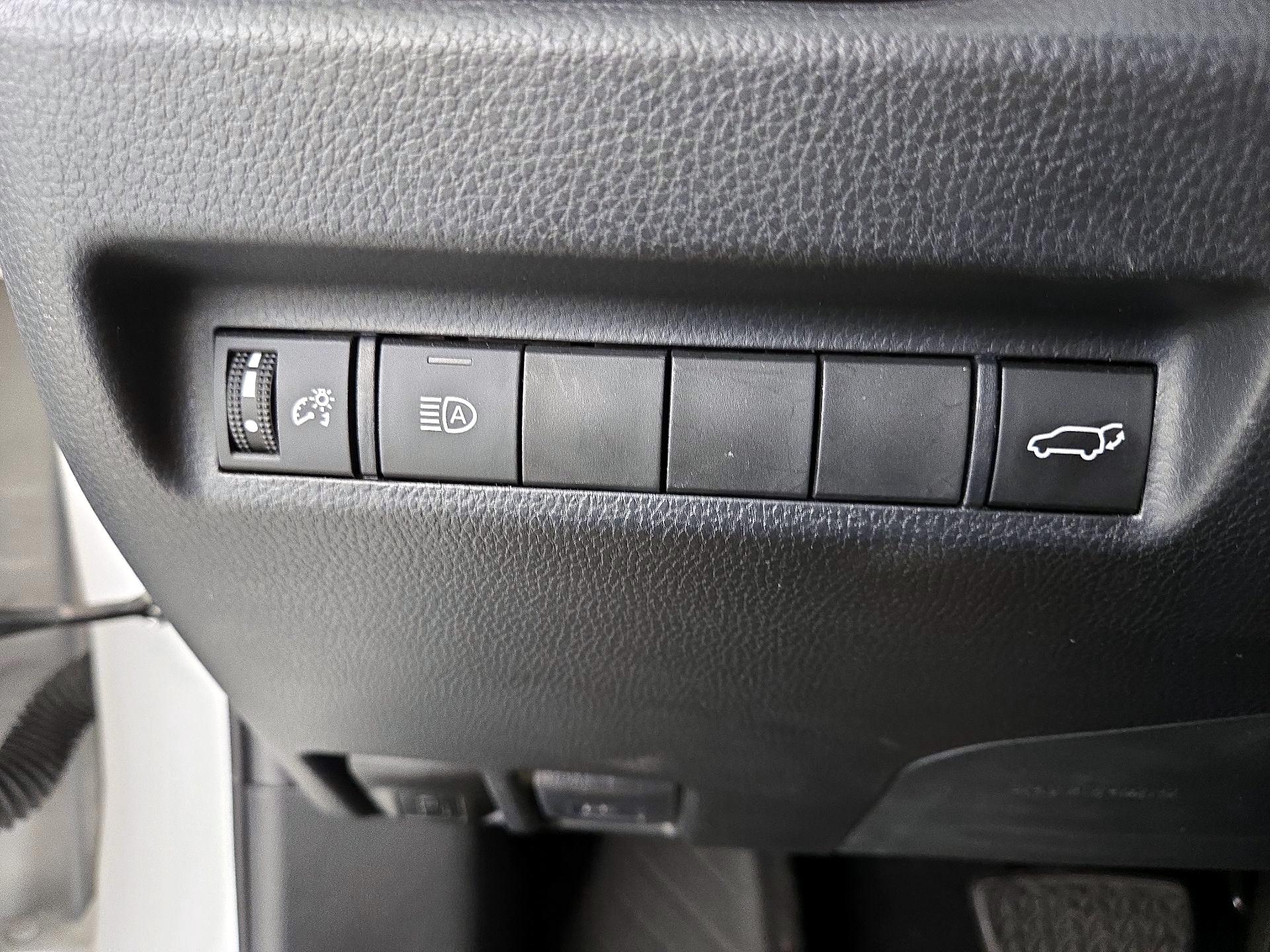 Thumbnail: 2019 Toyota RAV4 - 13