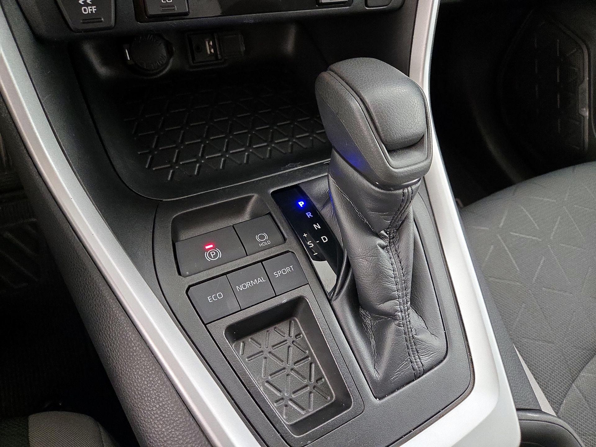 Thumbnail: 2019 Toyota RAV4 - 17