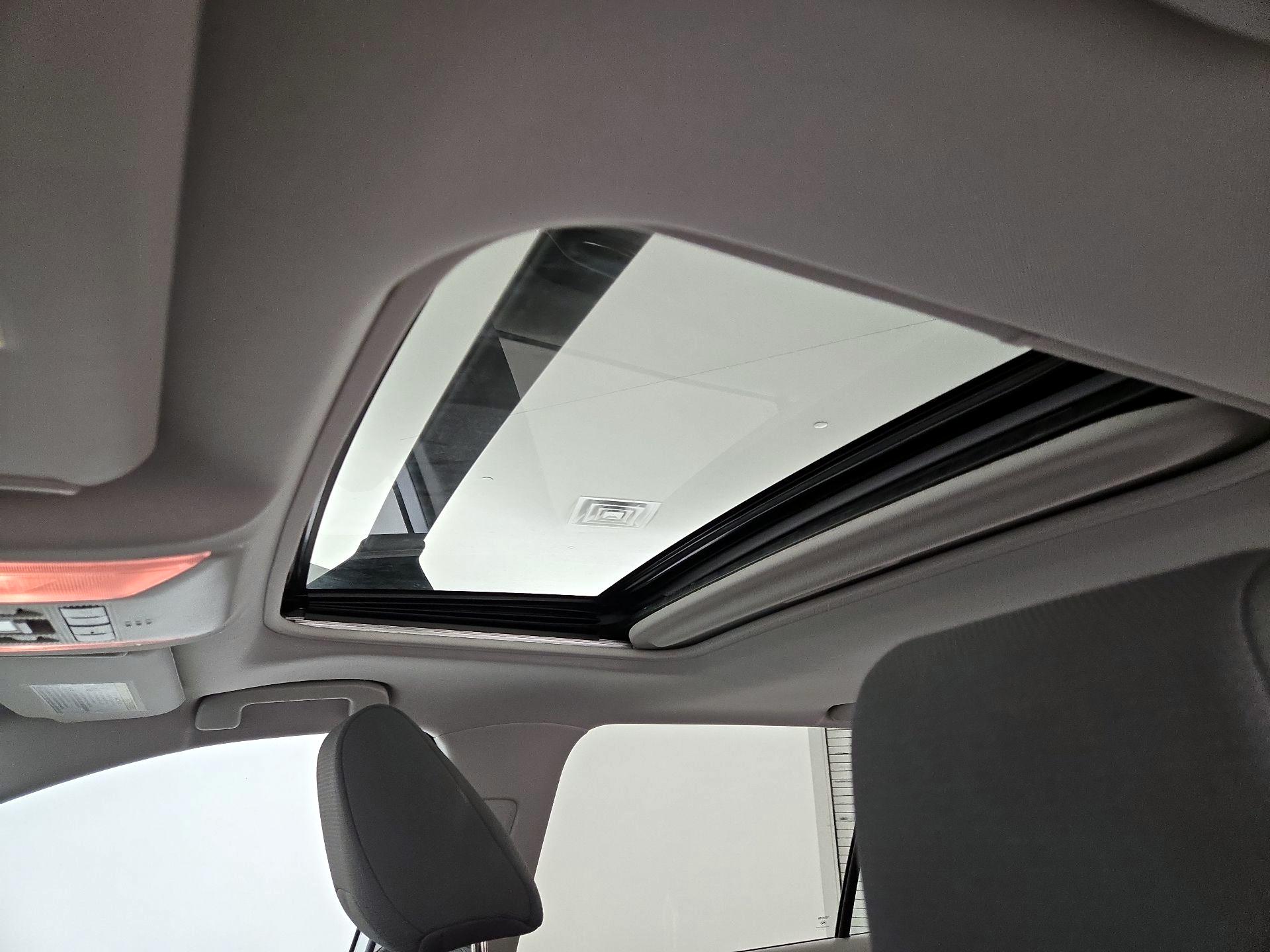 Thumbnail: 2019 Toyota RAV4 - 19