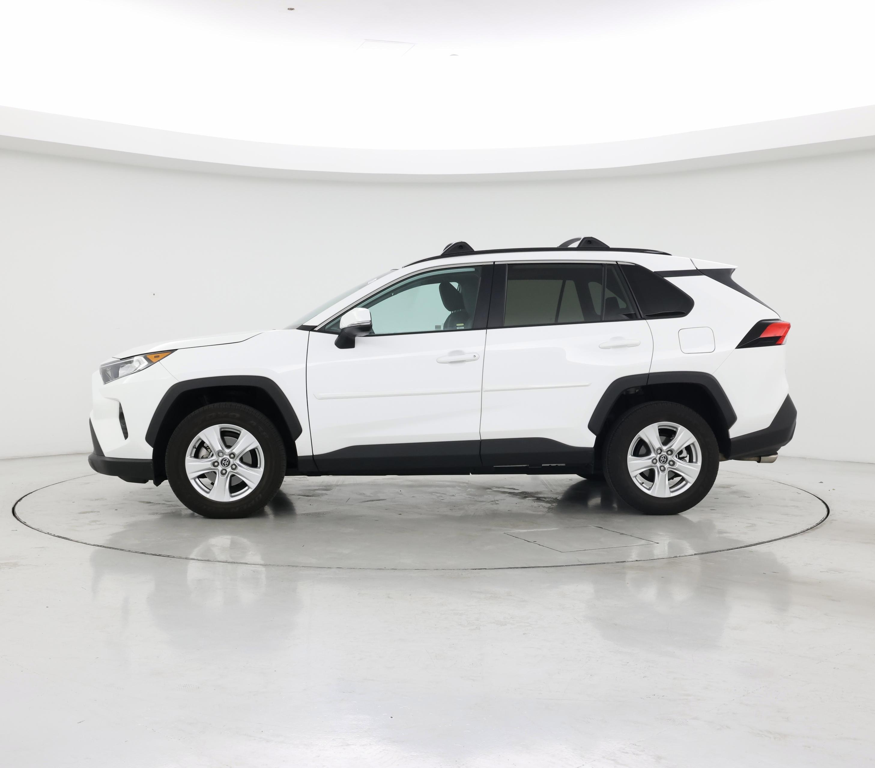Thumbnail: 2019 Toyota RAV4 - 3