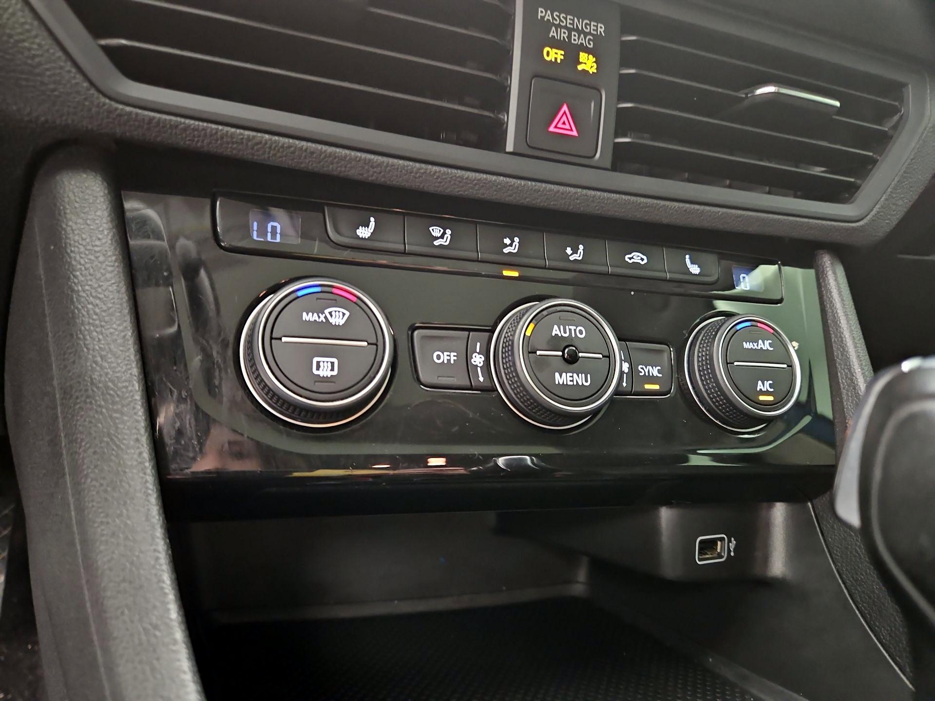 Thumbnail: 2019 Volkswagen Jetta - 16