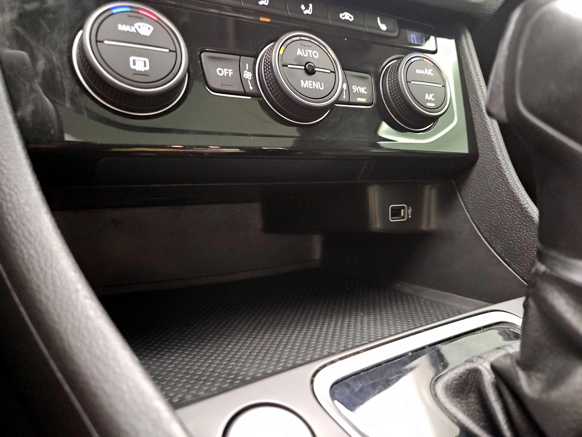 Thumbnail: 2019 Volkswagen Jetta - 18