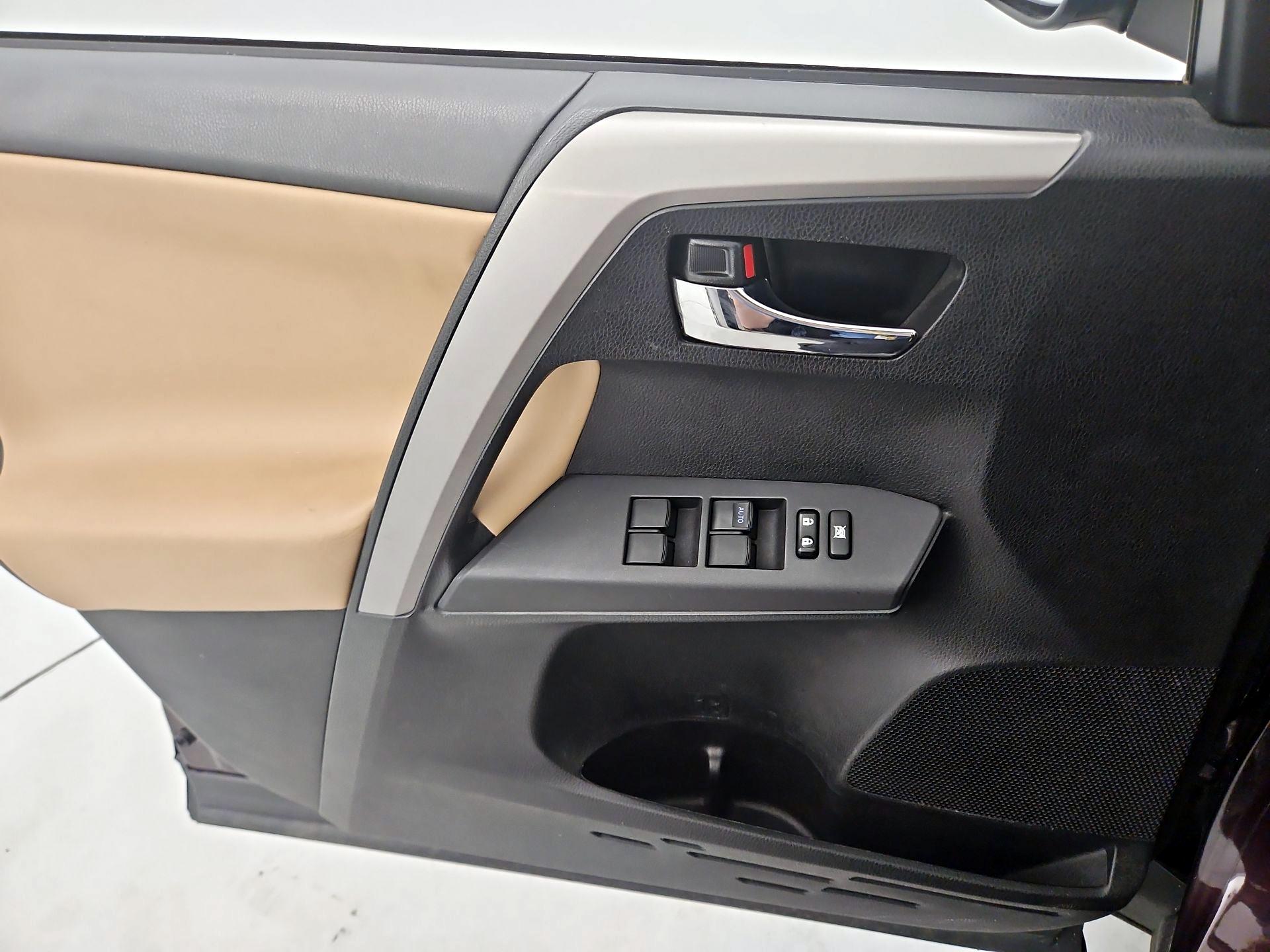 Thumbnail: 2018 Toyota RAV4 - 12