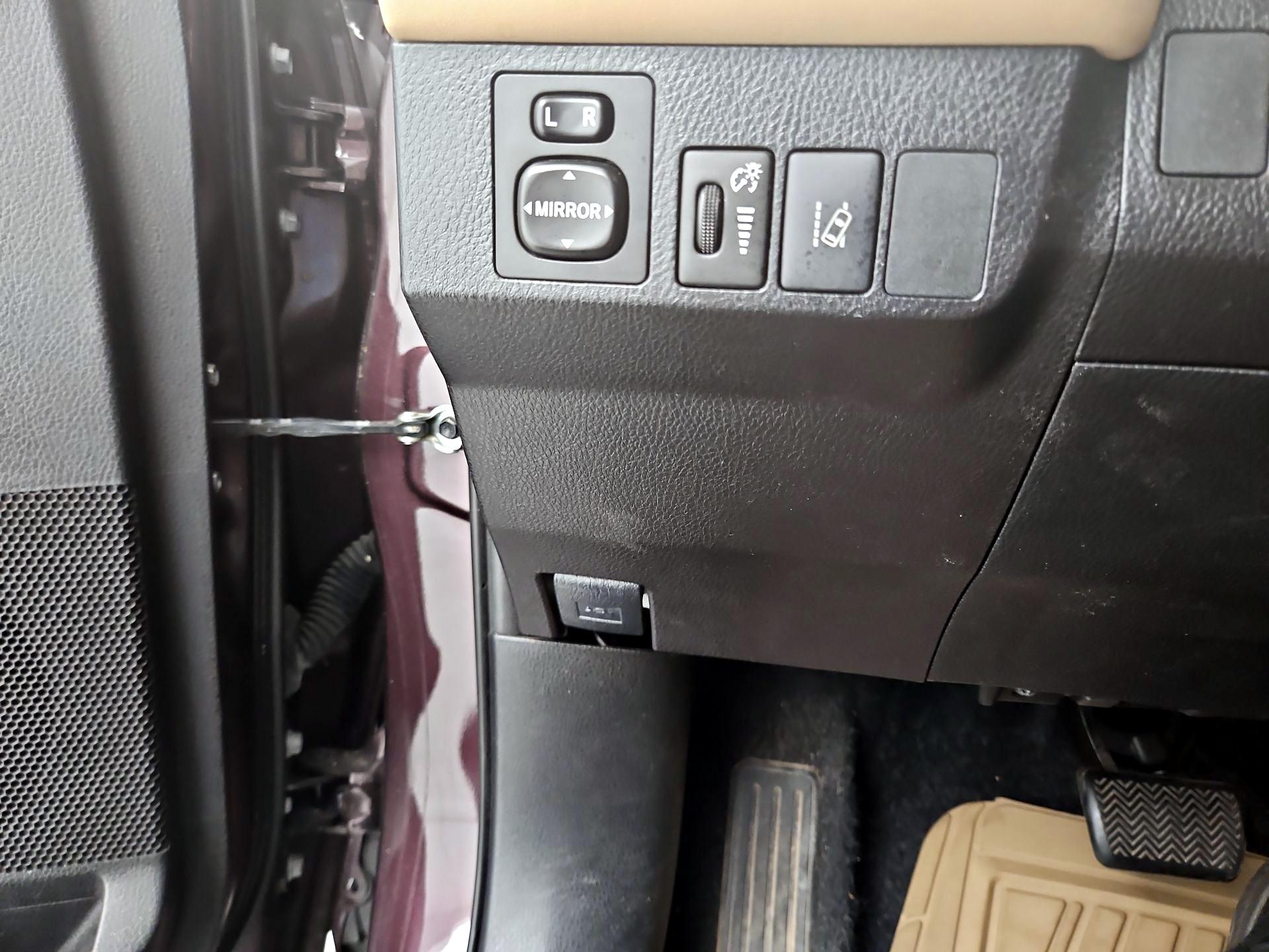 Thumbnail: 2018 Toyota RAV4 - 13