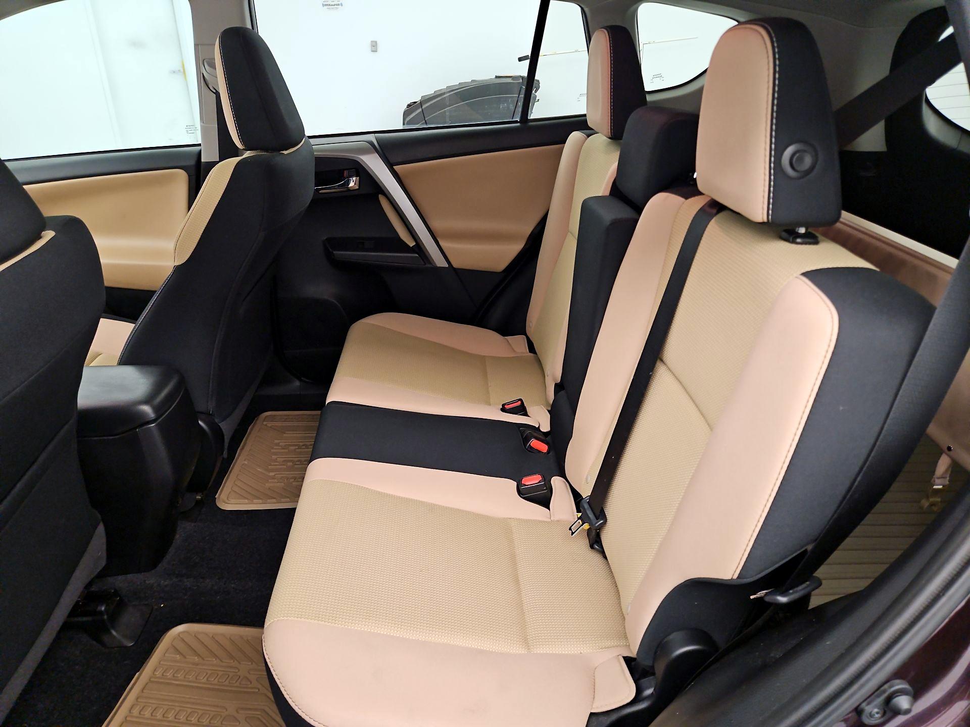 Thumbnail: 2018 Toyota RAV4 - 20