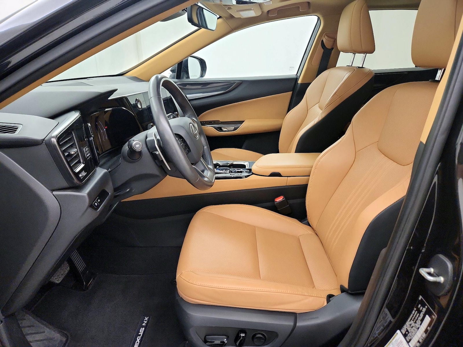 2025 Lexus NX 250 - Photo 12