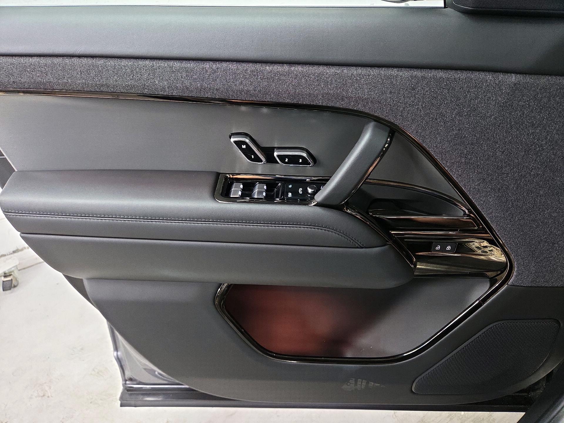 Thumbnail: 2023 Land Rover Range Rover Sport - 12