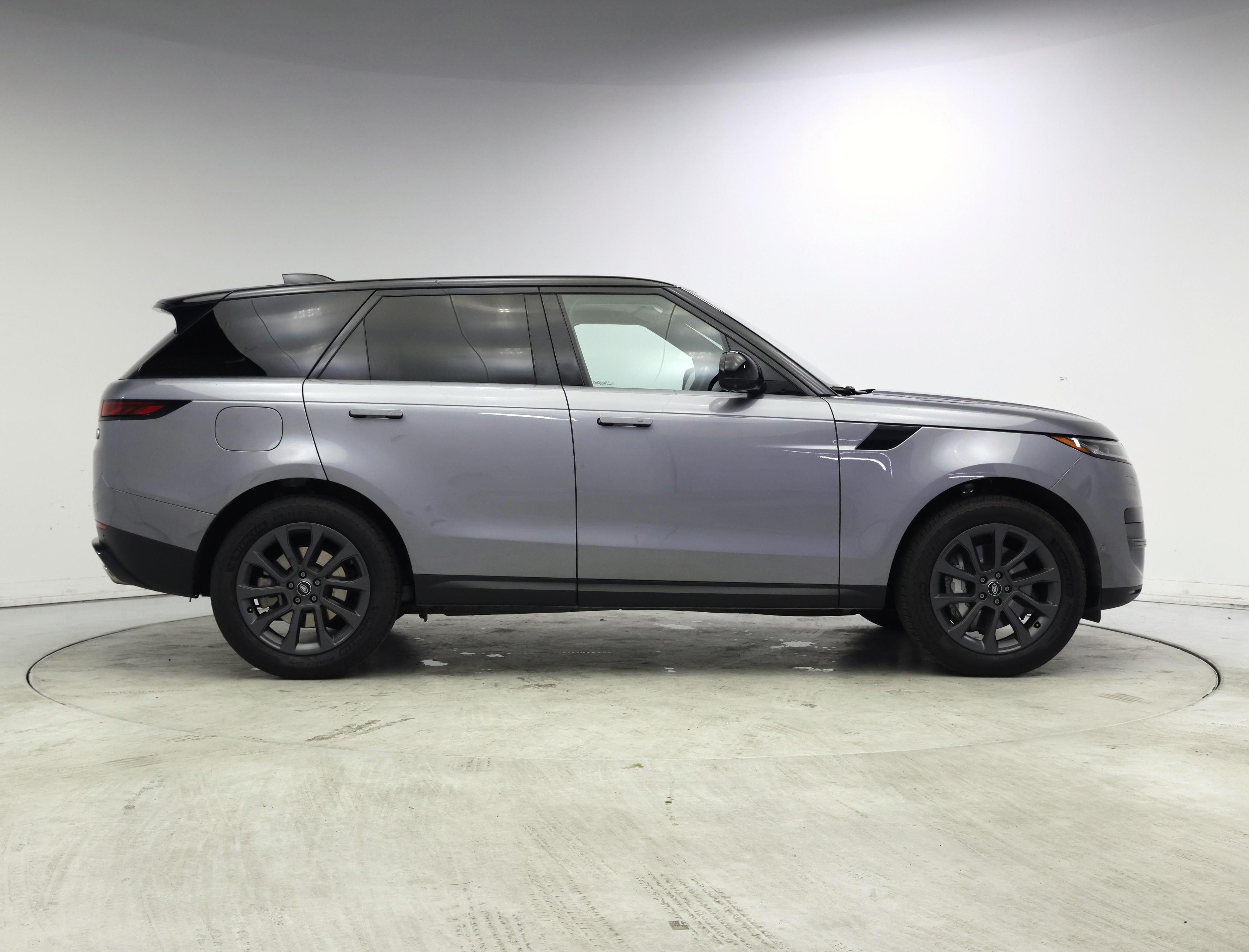 Thumbnail: 2023 Land Rover Range Rover Sport - 7