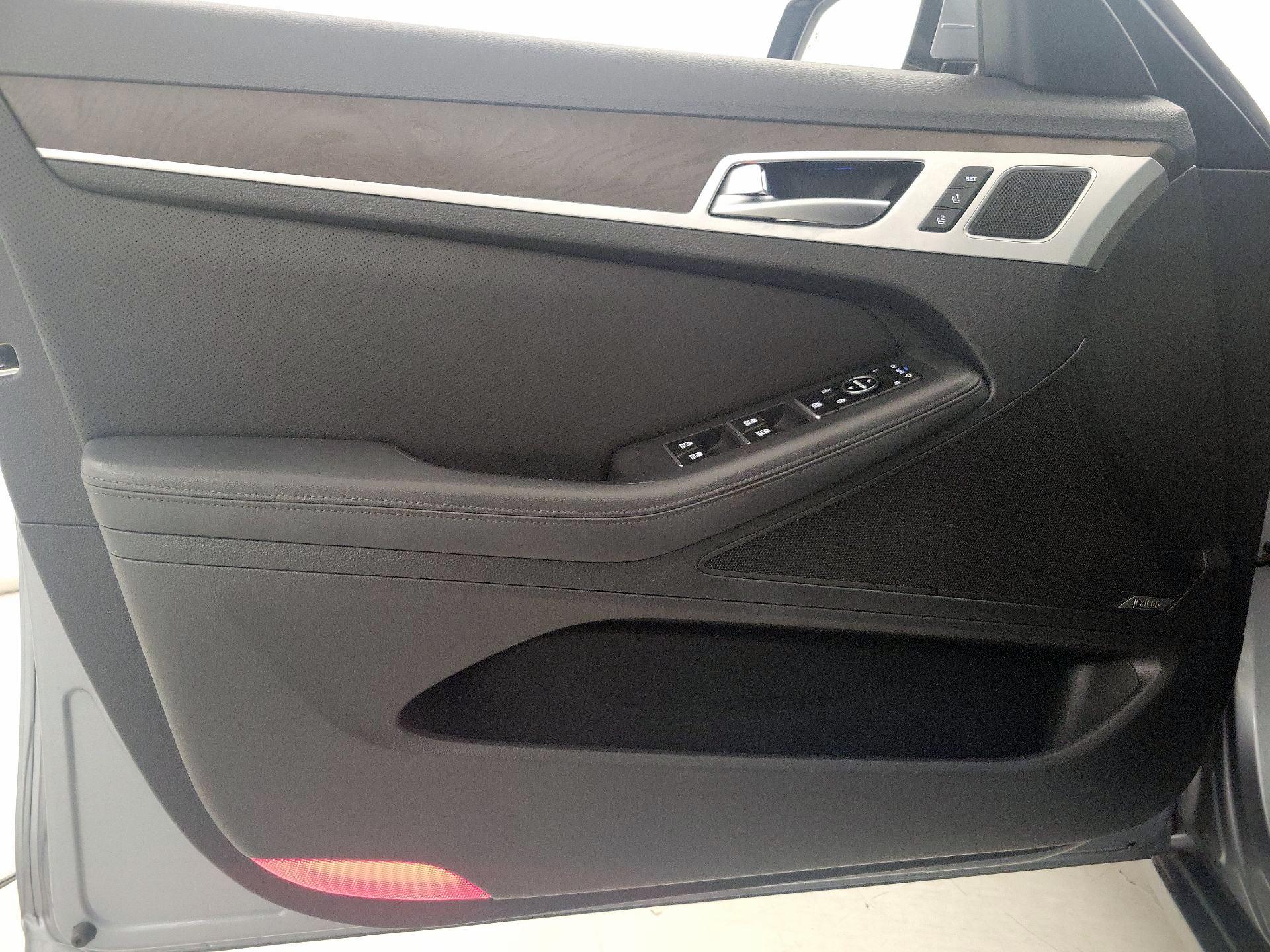 Thumbnail: 2015 Hyundai Genesis - 12