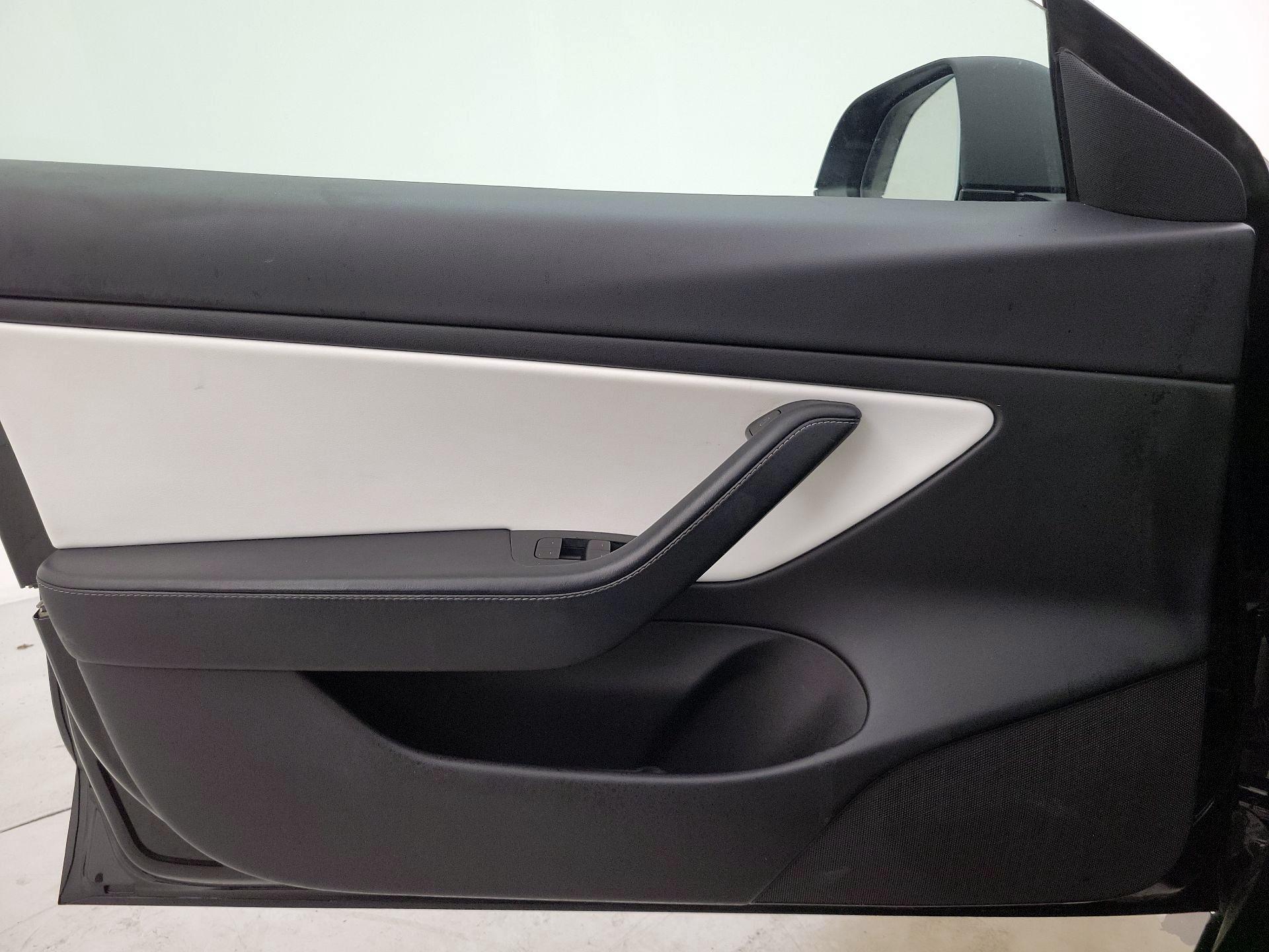 Thumbnail: 2021 Tesla Model 3 - 12